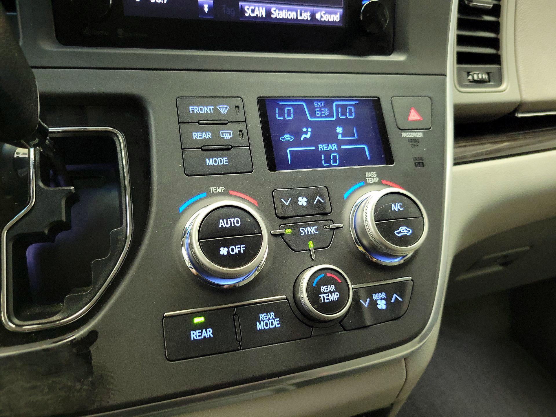Thumbnail: 2015 Toyota Sienna - 16