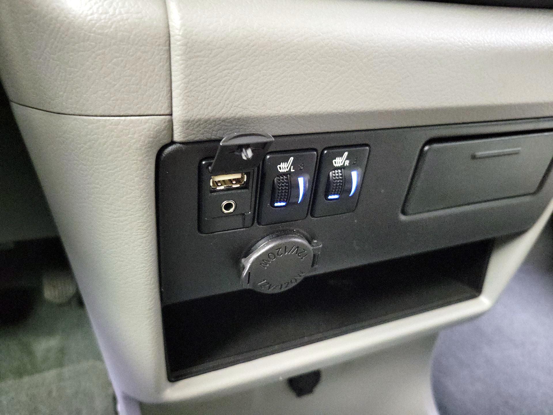 Thumbnail: 2015 Toyota Sienna - 18