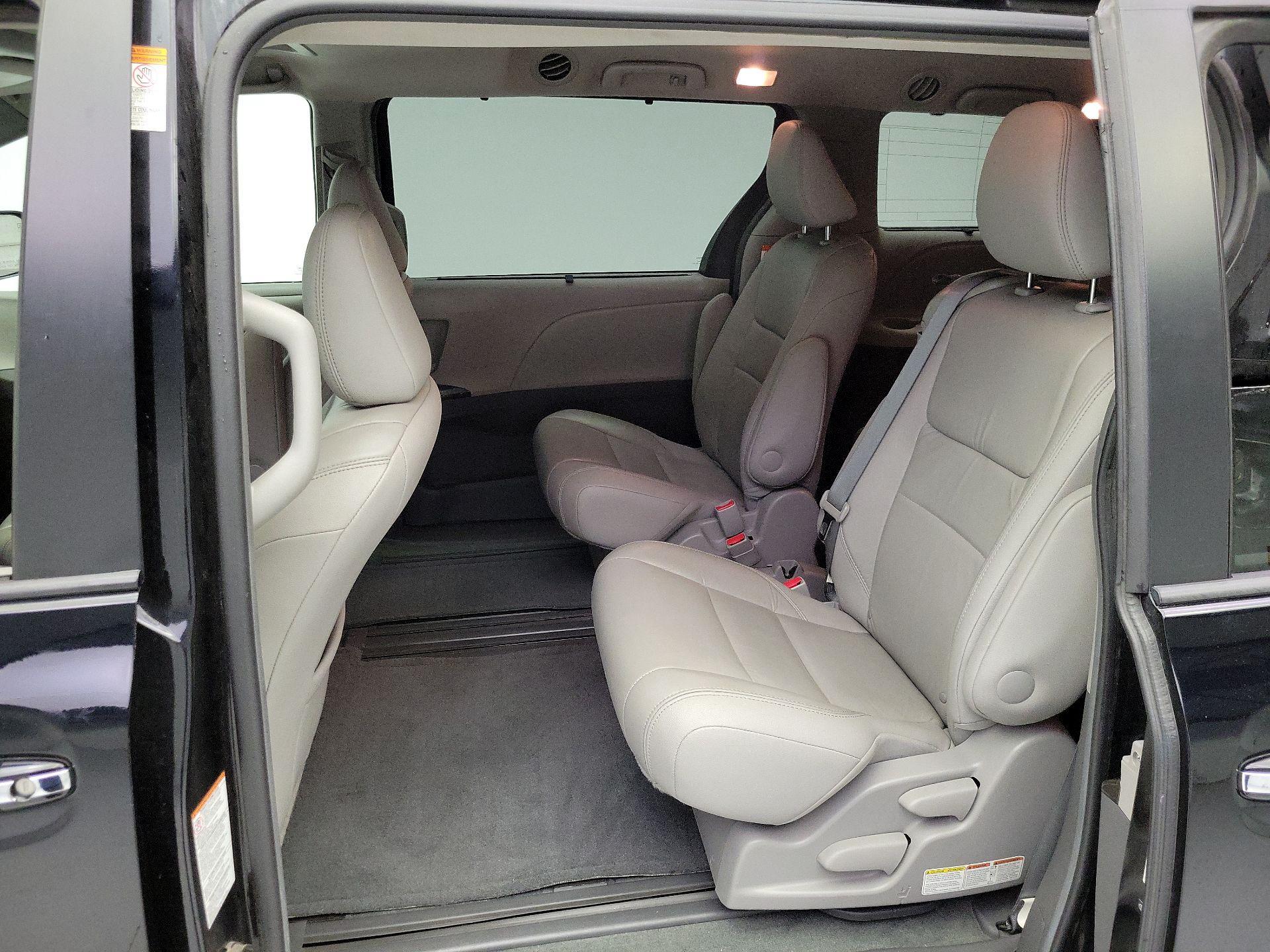 Thumbnail: 2015 Toyota Sienna - 19