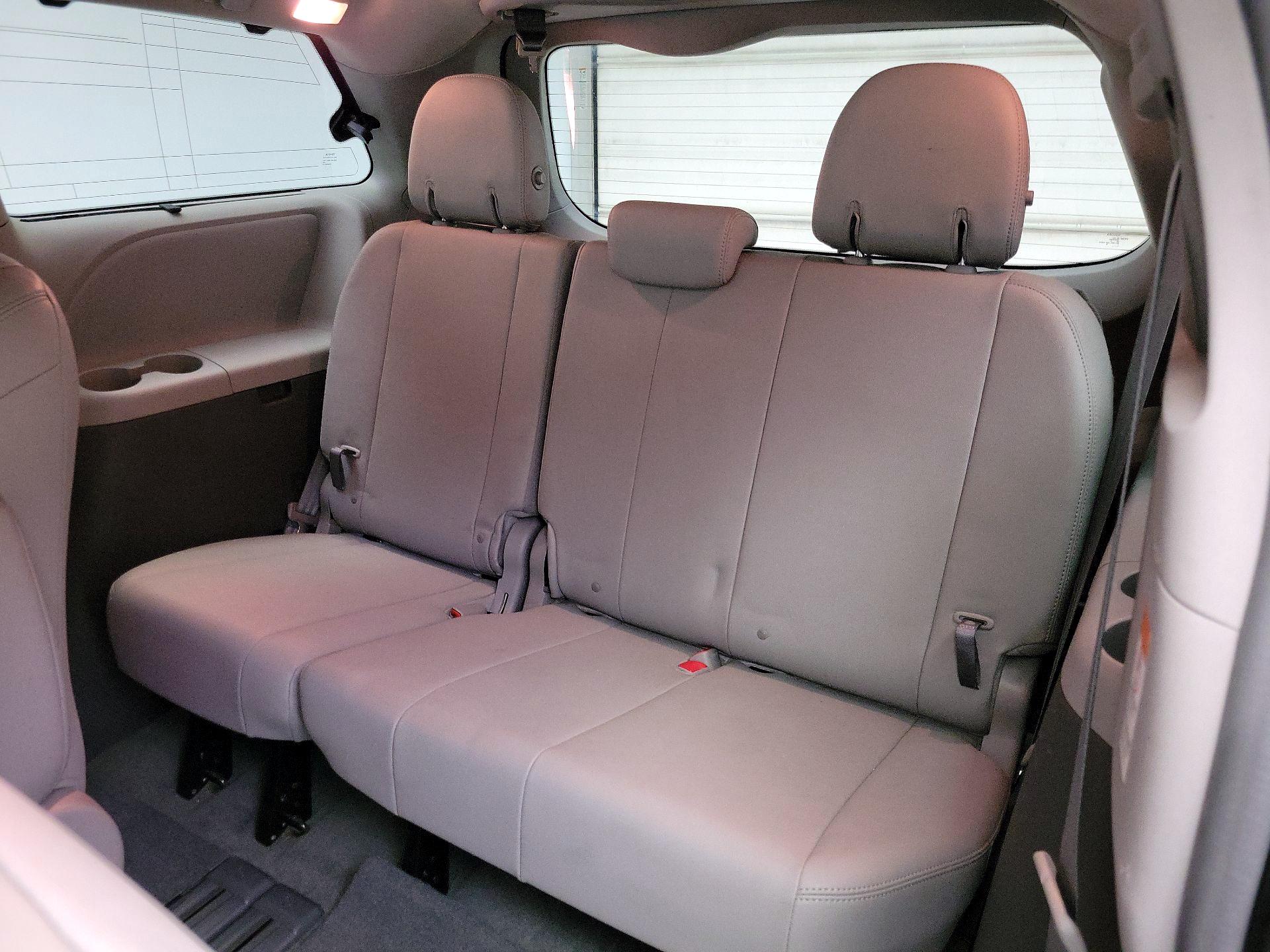 Thumbnail: 2015 Toyota Sienna - 20