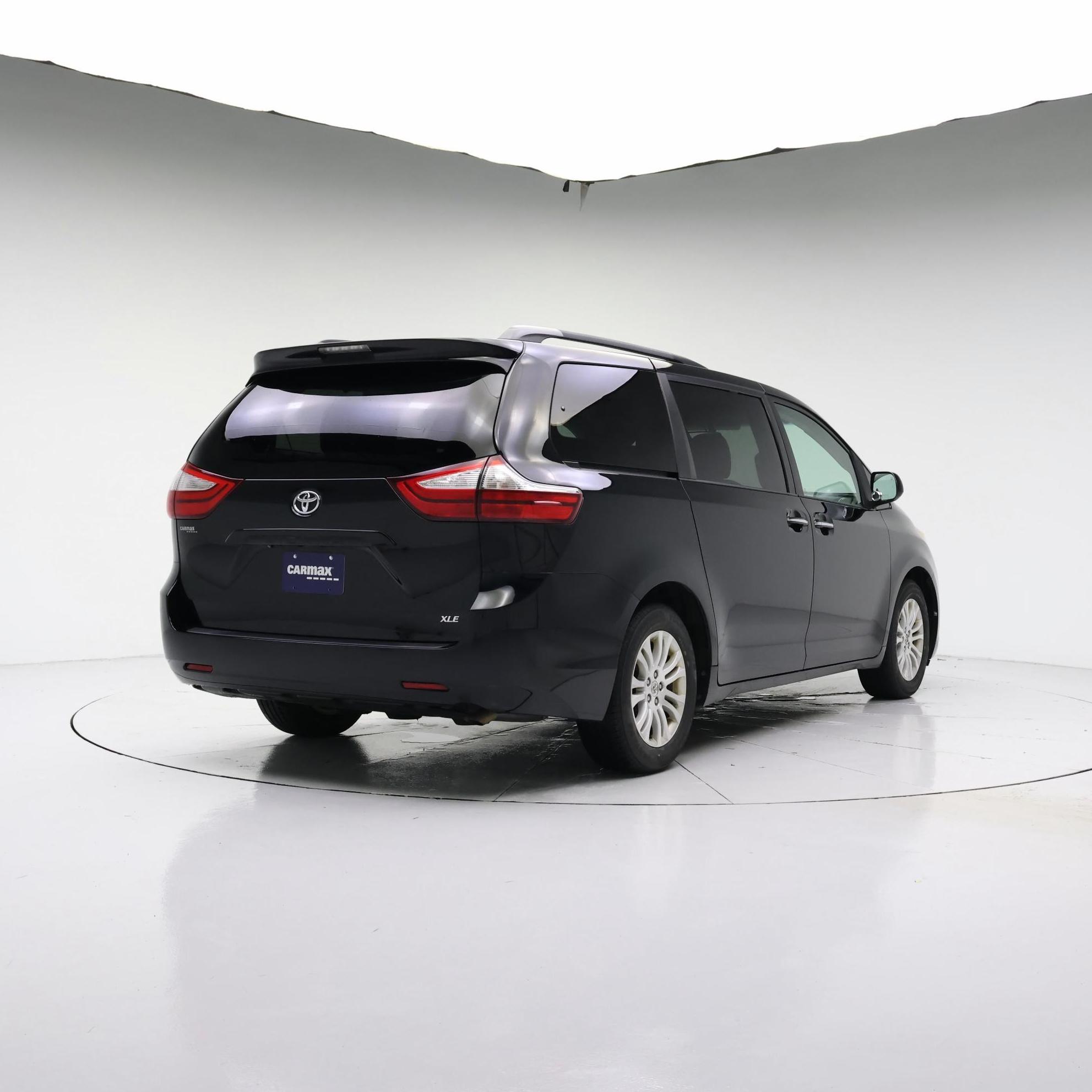 Thumbnail: 2015 Toyota Sienna - 8