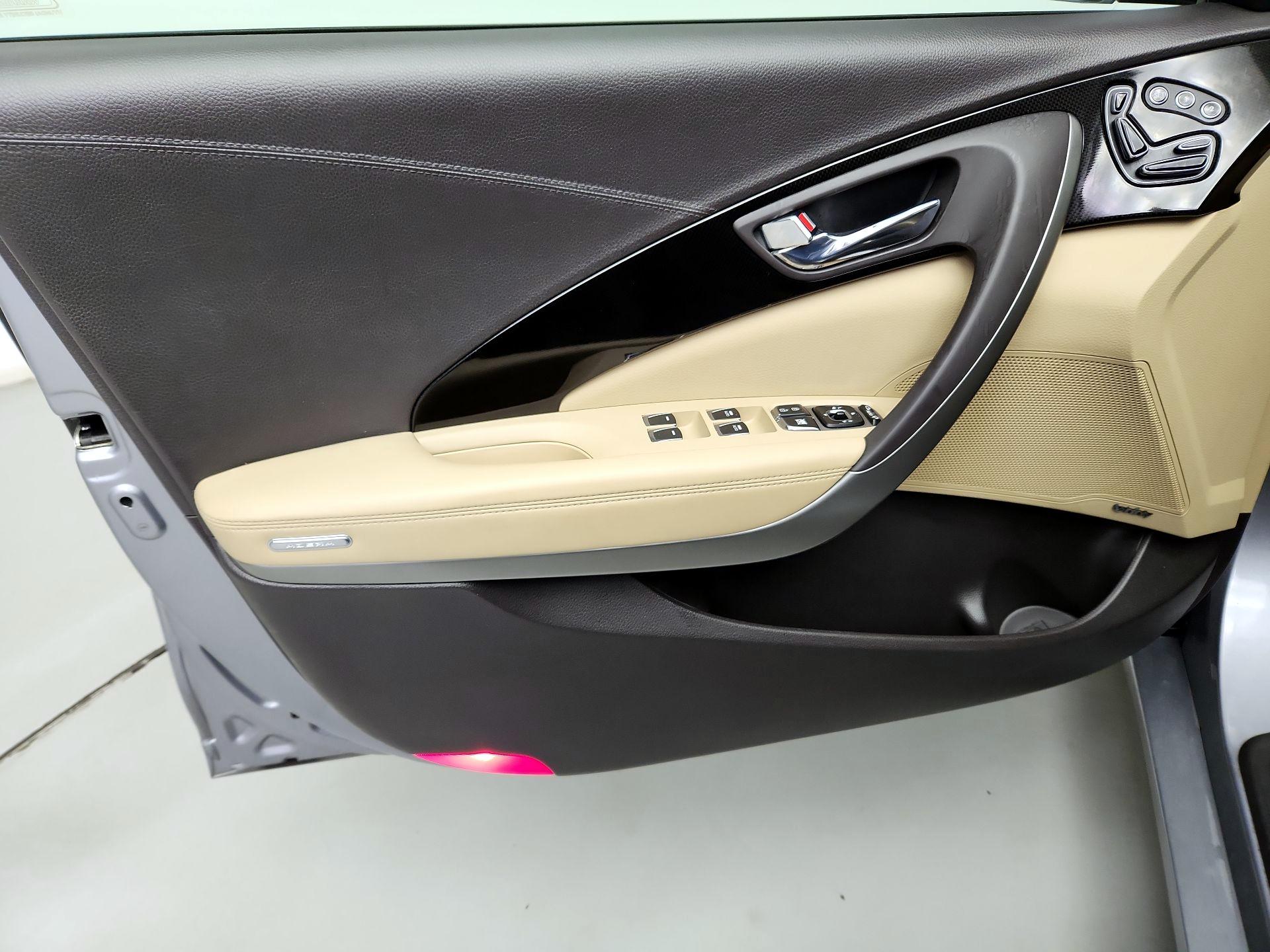 Thumbnail: 2016 Hyundai Azera - 12