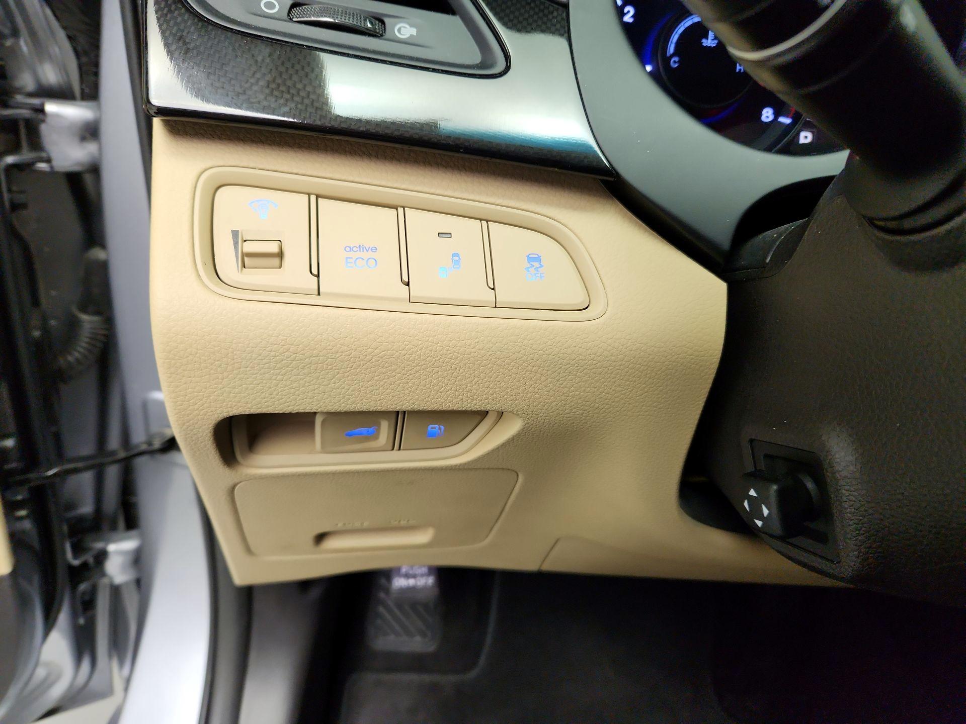 Thumbnail: 2016 Hyundai Azera - 13