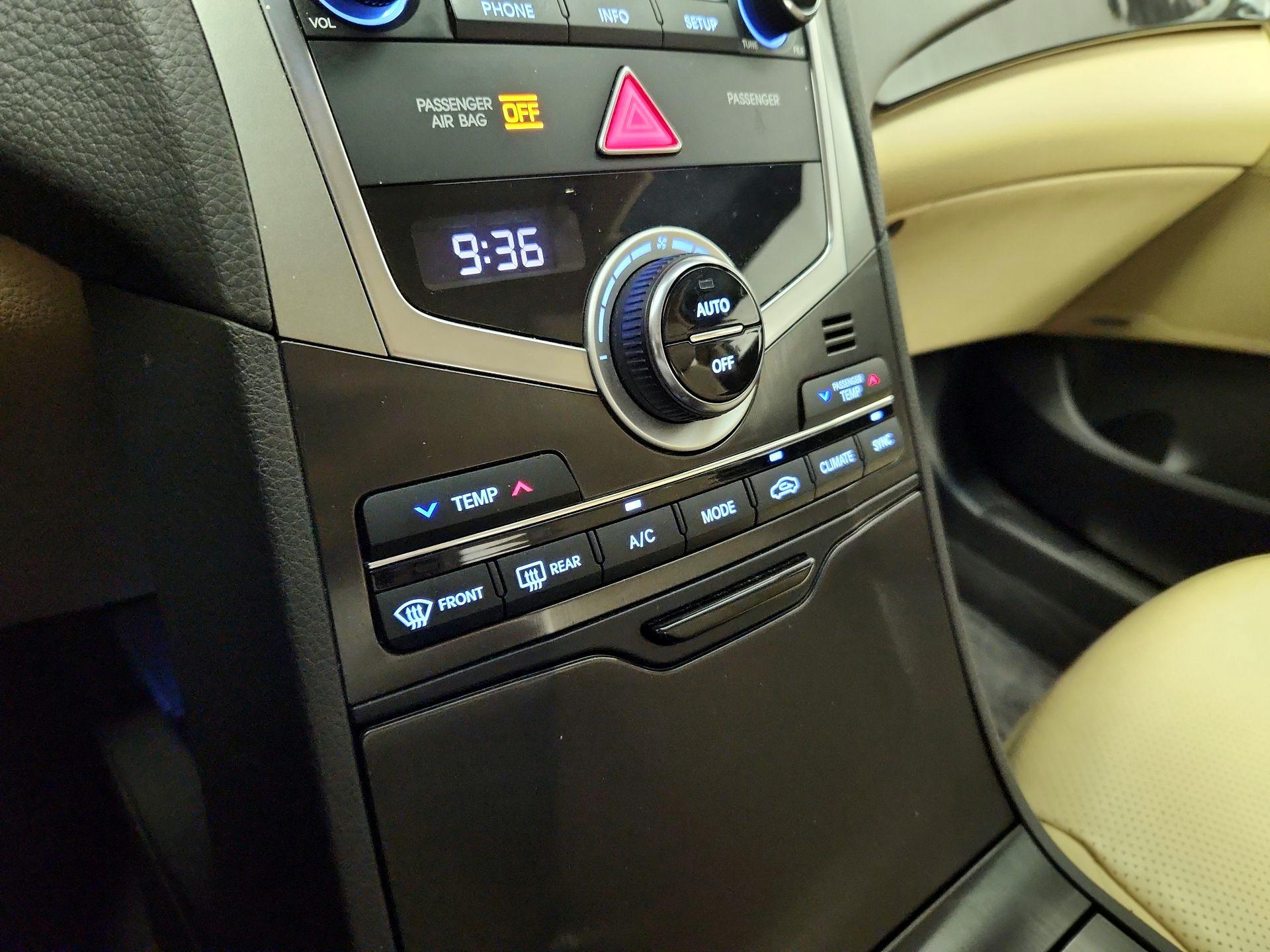 Thumbnail: 2016 Hyundai Azera - 17