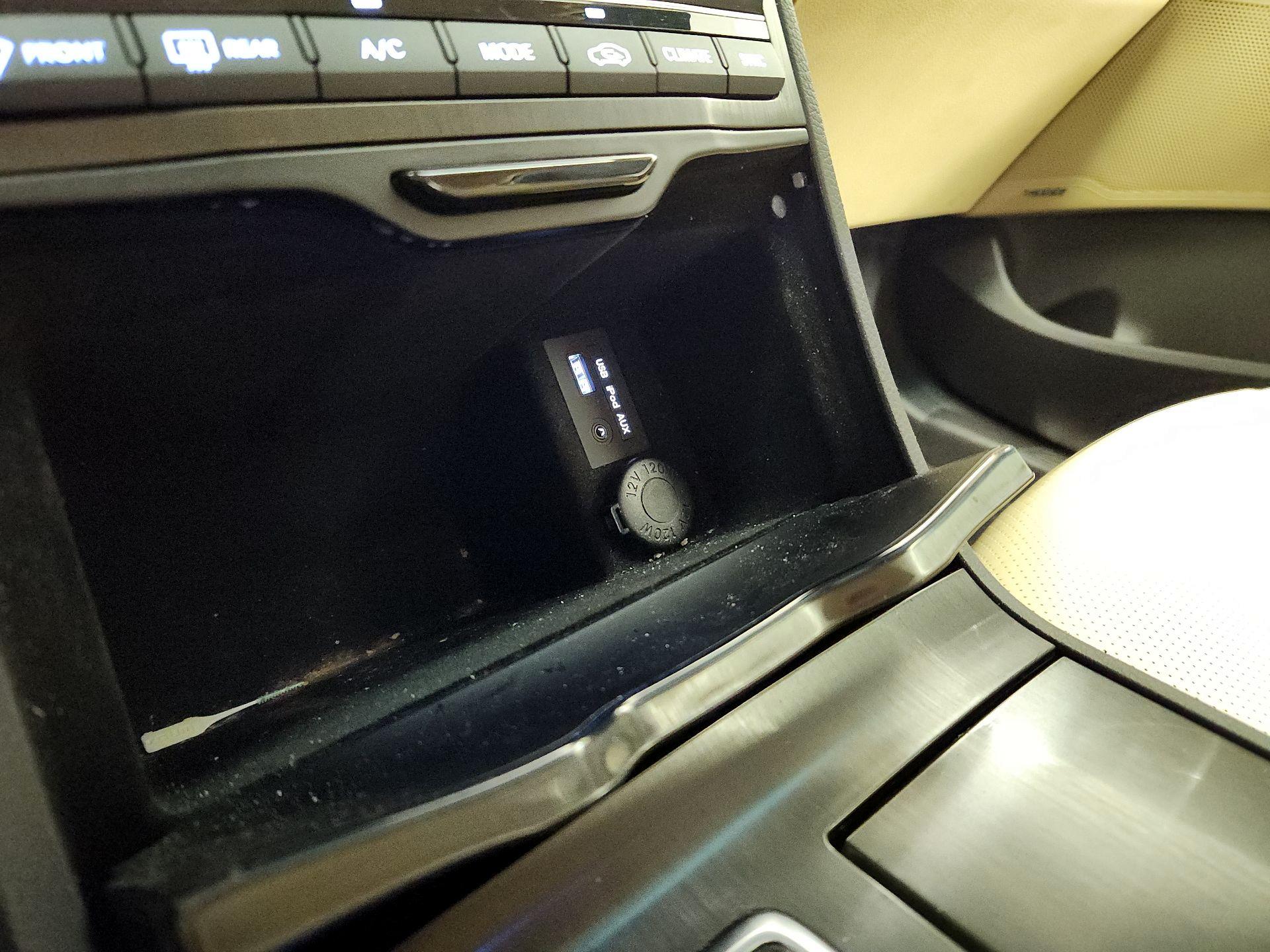 Thumbnail: 2016 Hyundai Azera - 19