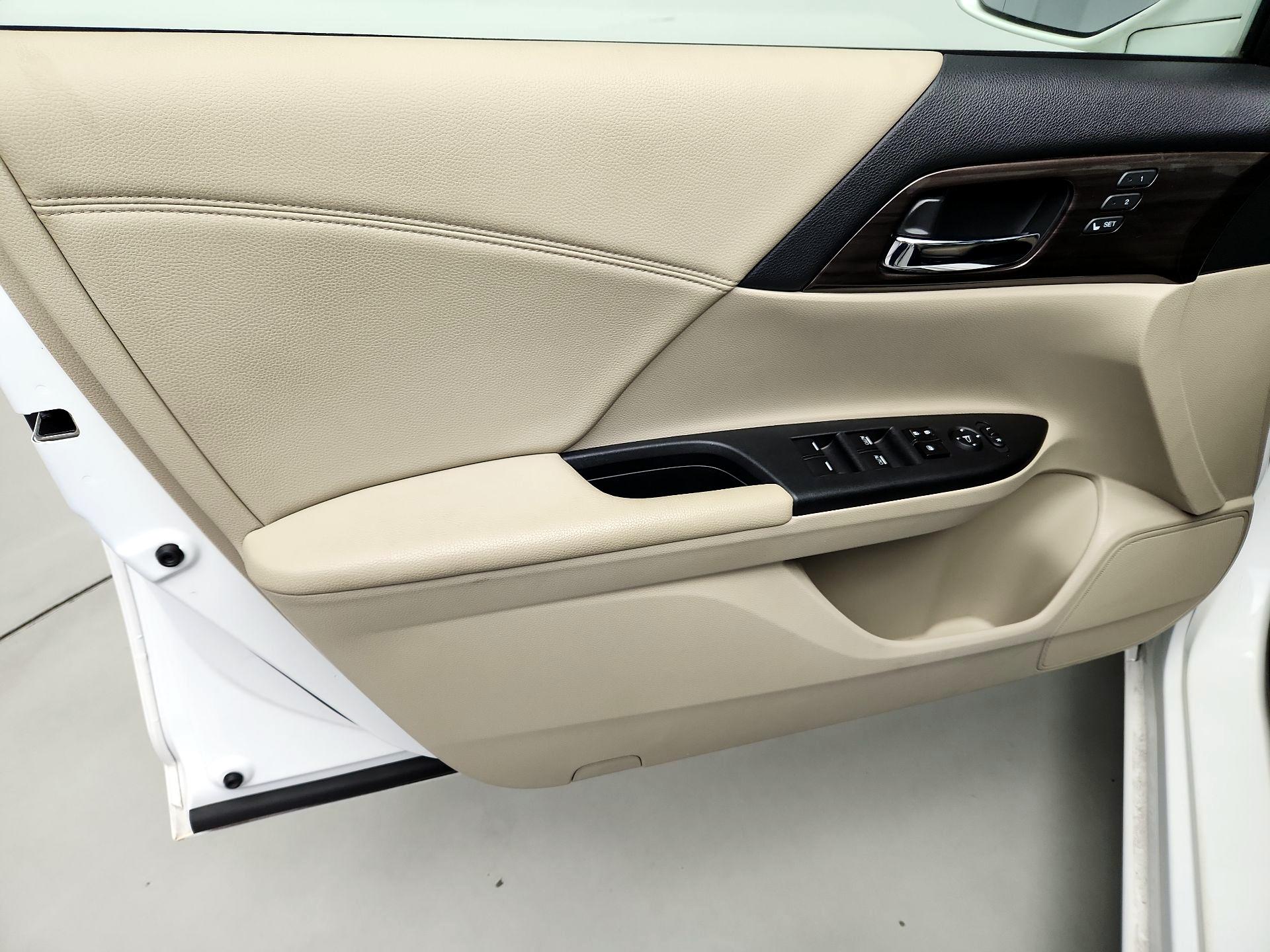 Thumbnail: 2016 Honda Accord - 12