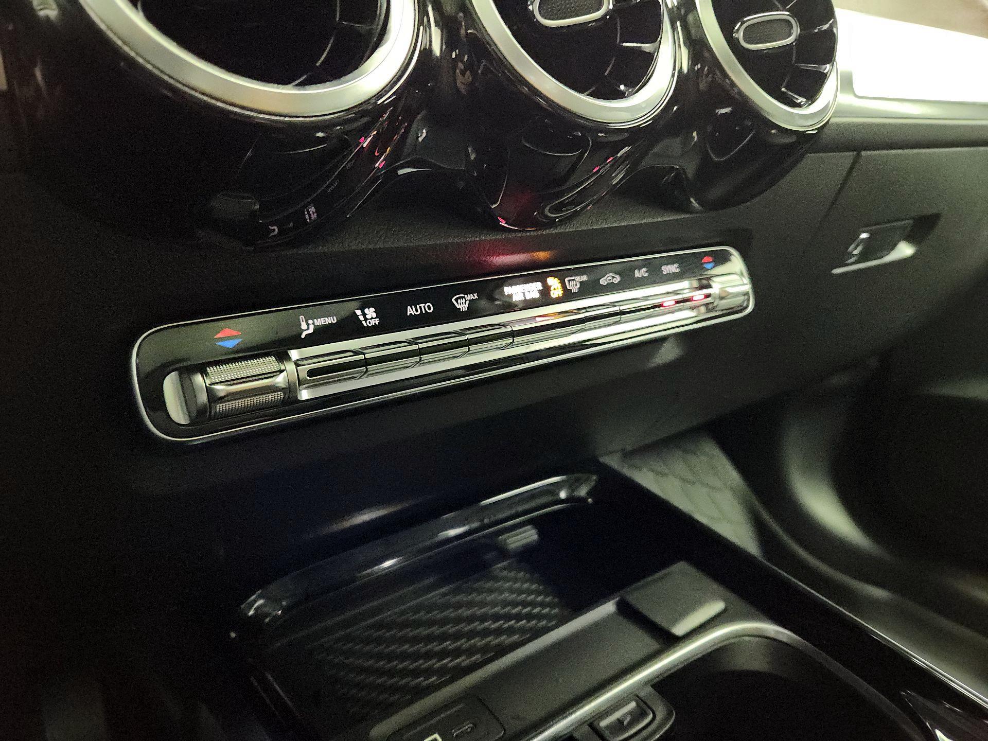 Thumbnail: 2020 Mercedes-Benz GLB - 16