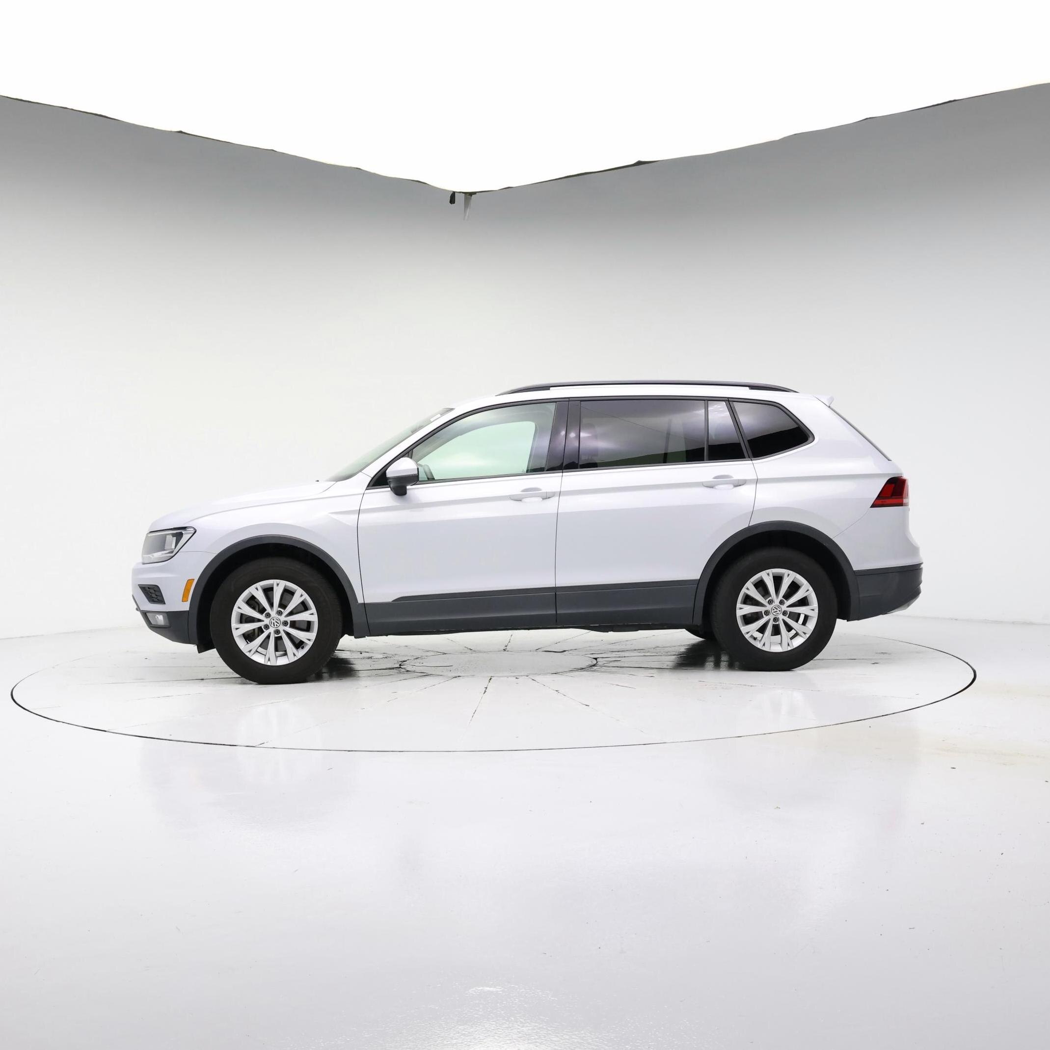 Thumbnail: 2018 Volkswagen Tiguan - 3