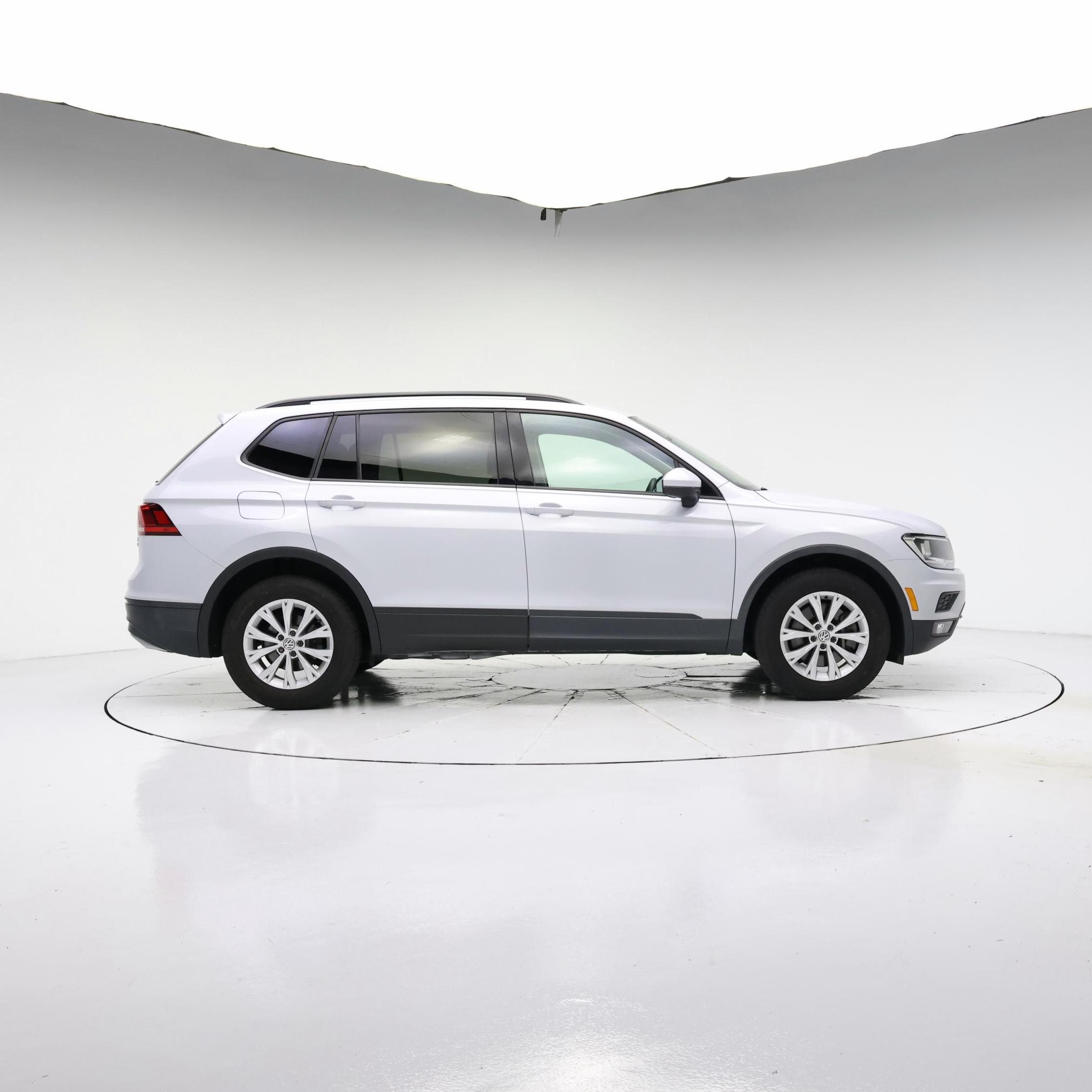 Thumbnail: 2018 Volkswagen Tiguan - 7