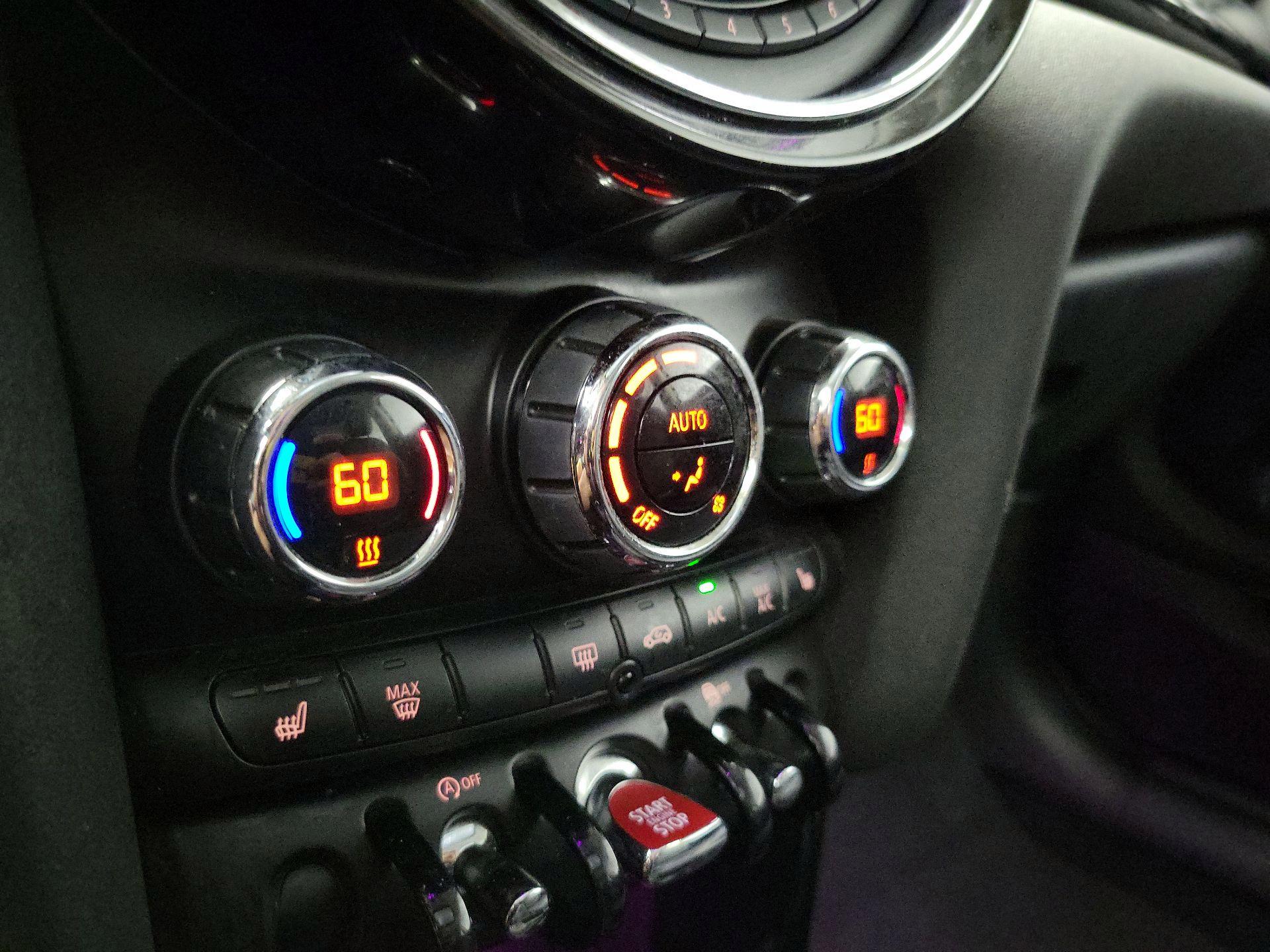 Thumbnail: 2019 MINI Cooper Hardtop - 17