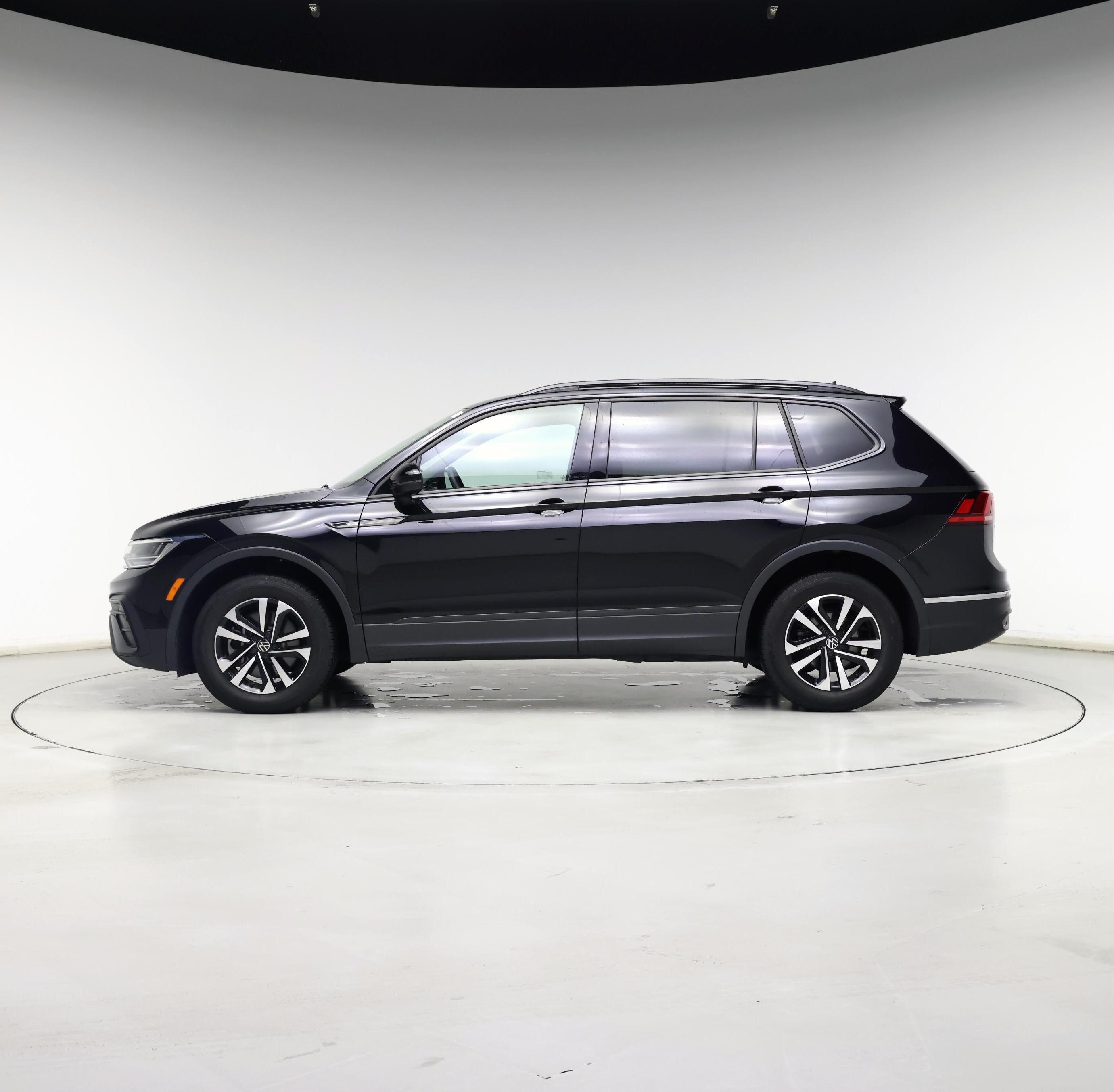Thumbnail: 2022 Volkswagen Tiguan - 3