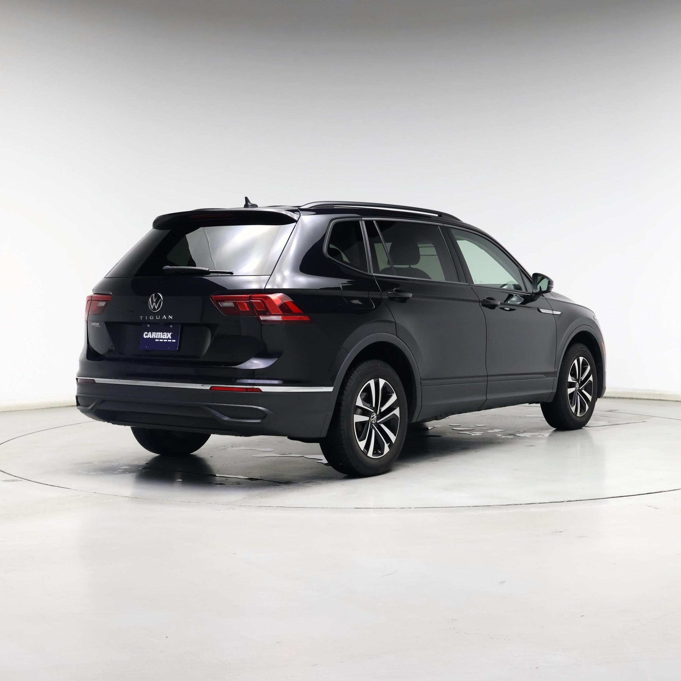 Thumbnail: 2022 Volkswagen Tiguan - 8