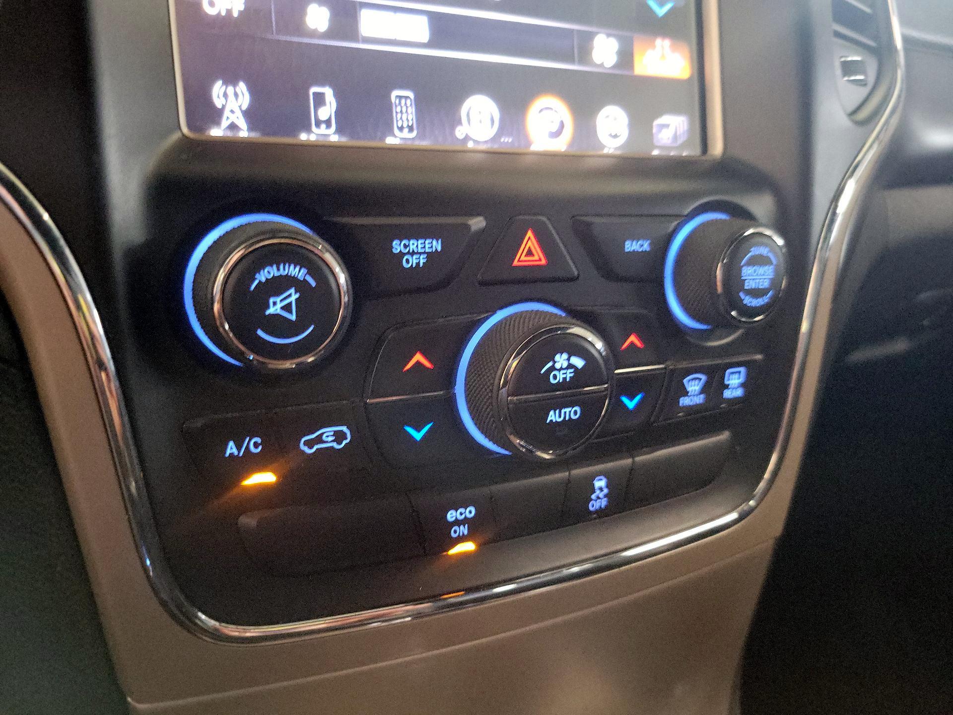 Thumbnail: 2014 Jeep Grand Cherokee - 16