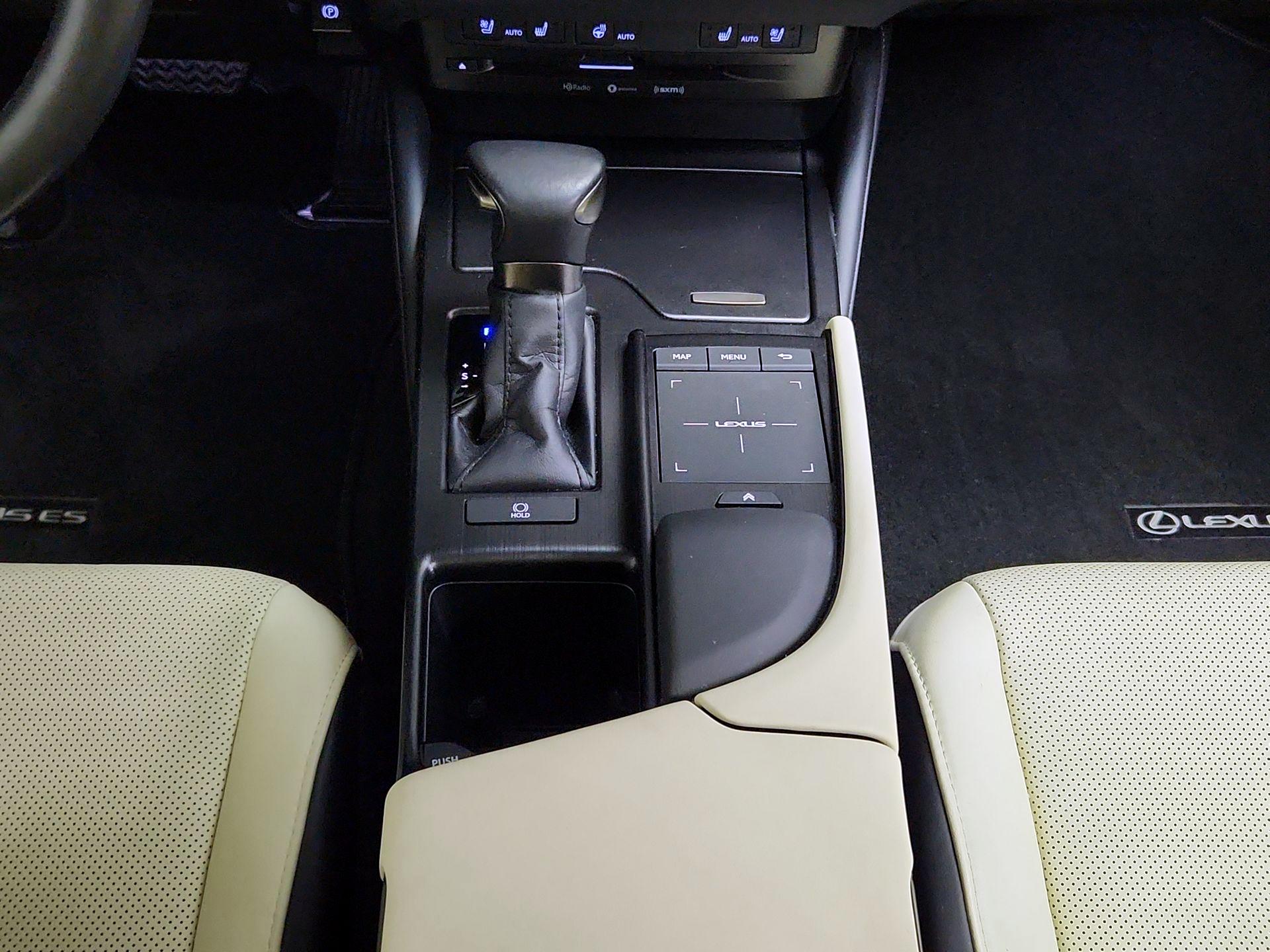 Thumbnail: 2022 Lexus ES - 18