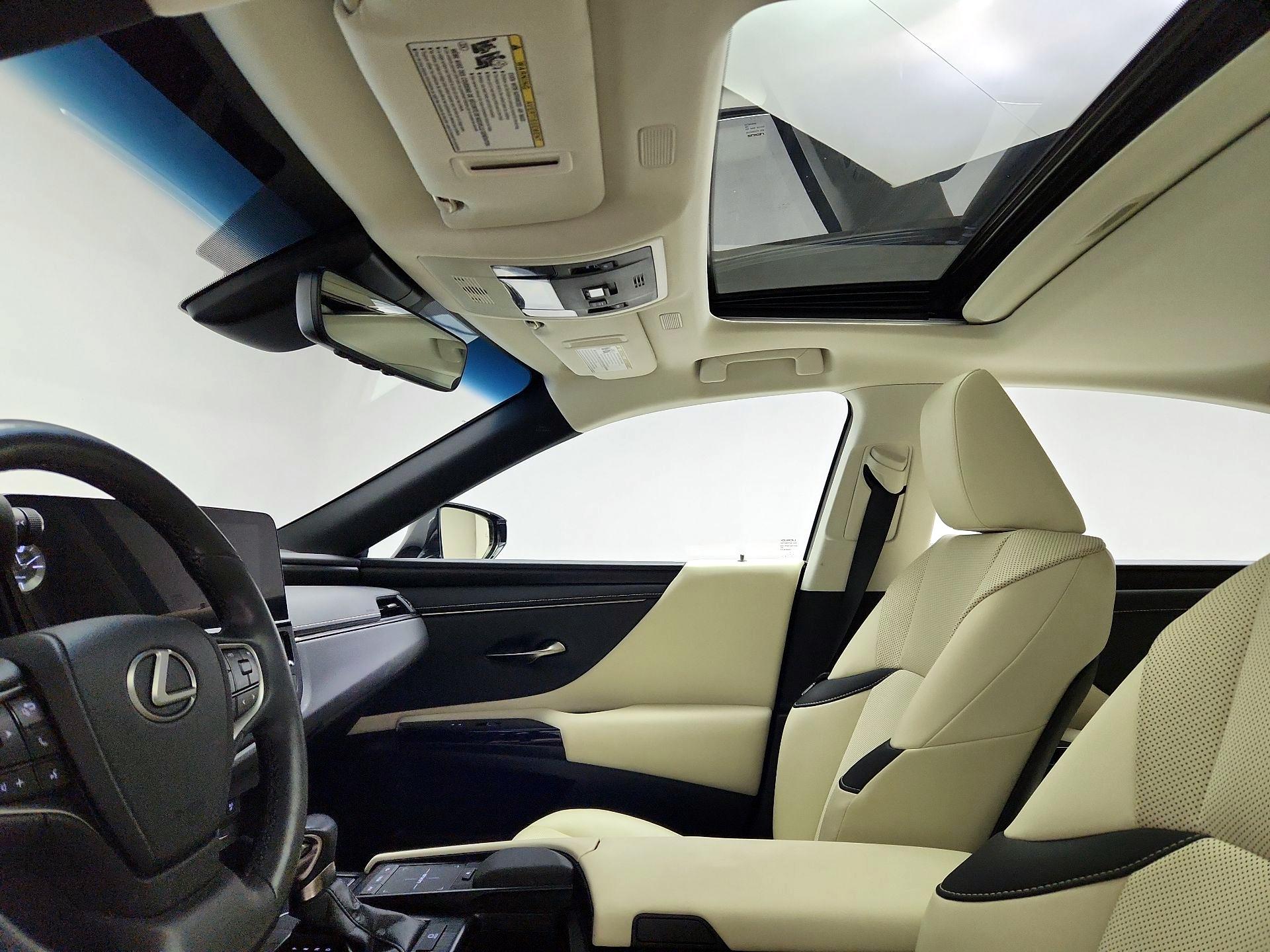 Thumbnail: 2022 Lexus ES - 20