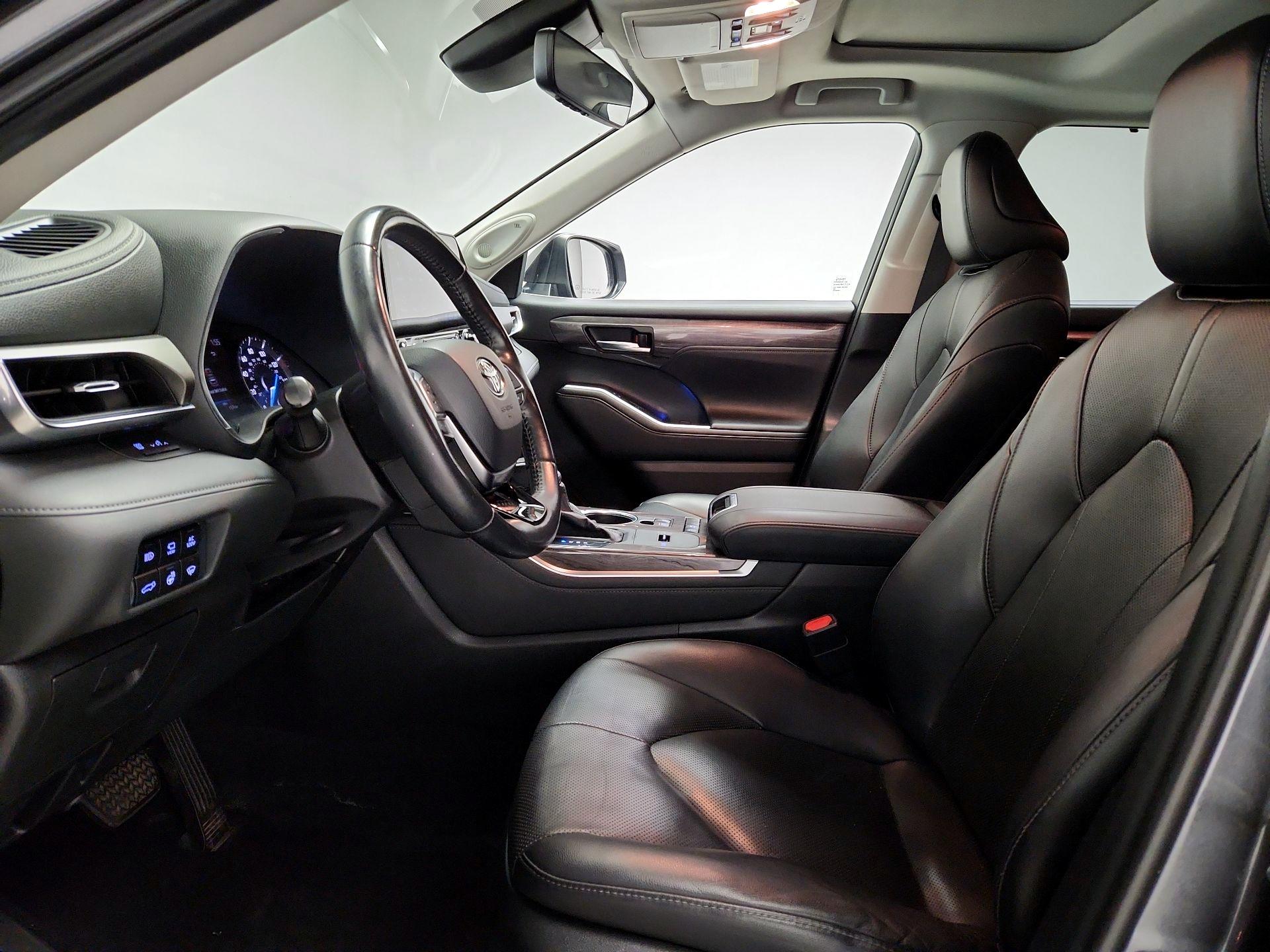 Thumbnail: 2021 Toyota Highlander - 11