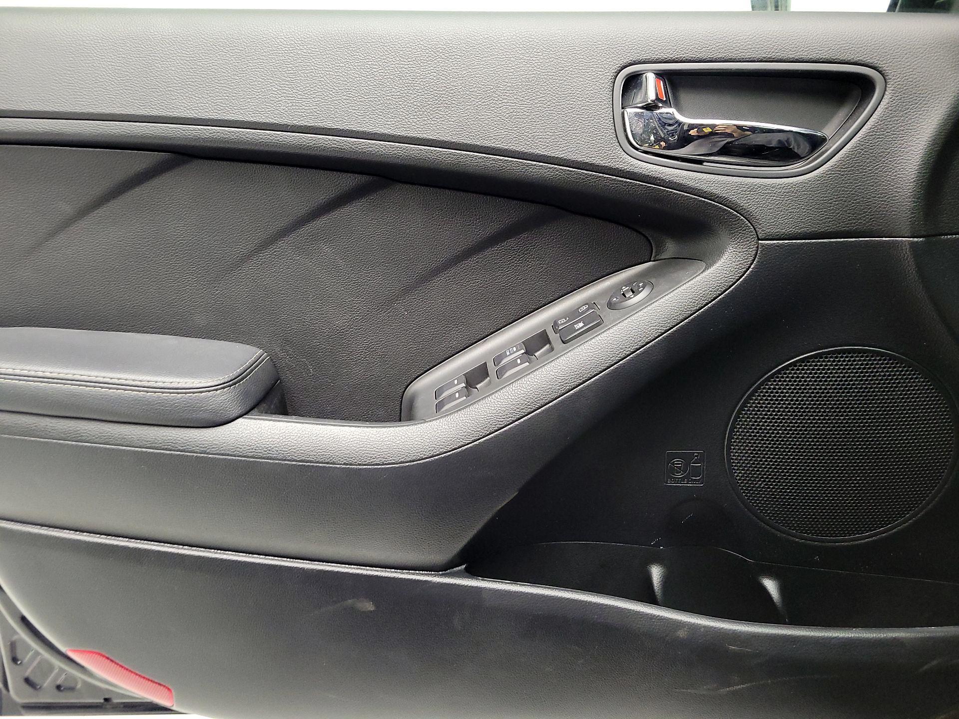 Thumbnail: 2016 Kia Forte - 12