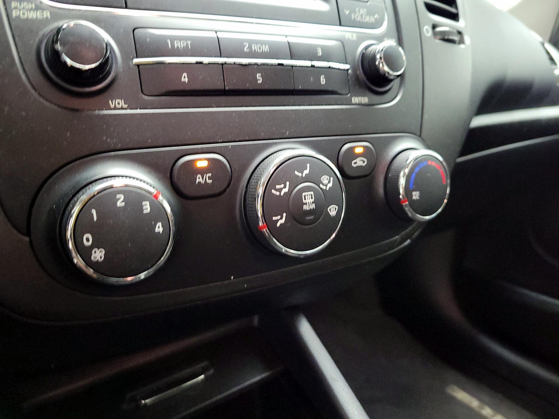 Thumbnail: 2016 Kia Forte - 14