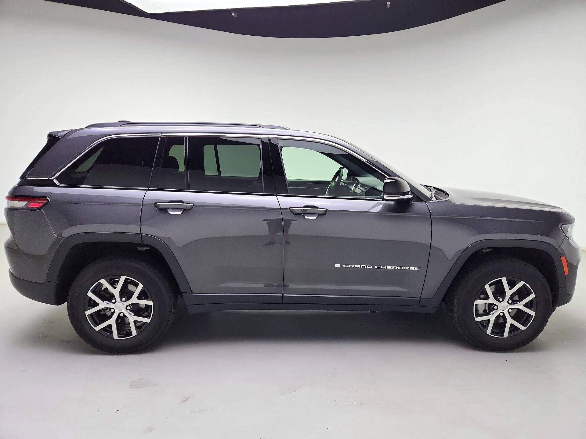 Thumbnail: 2025 Jeep Grand Cherokee - 4