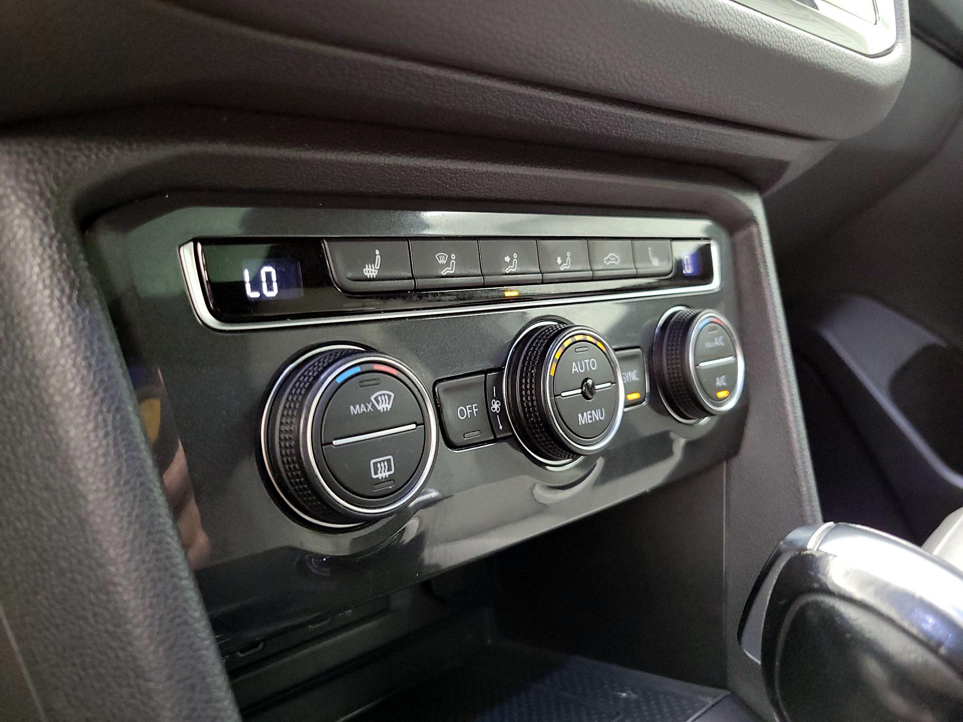 Thumbnail: 2021 Volkswagen Tiguan - 16
