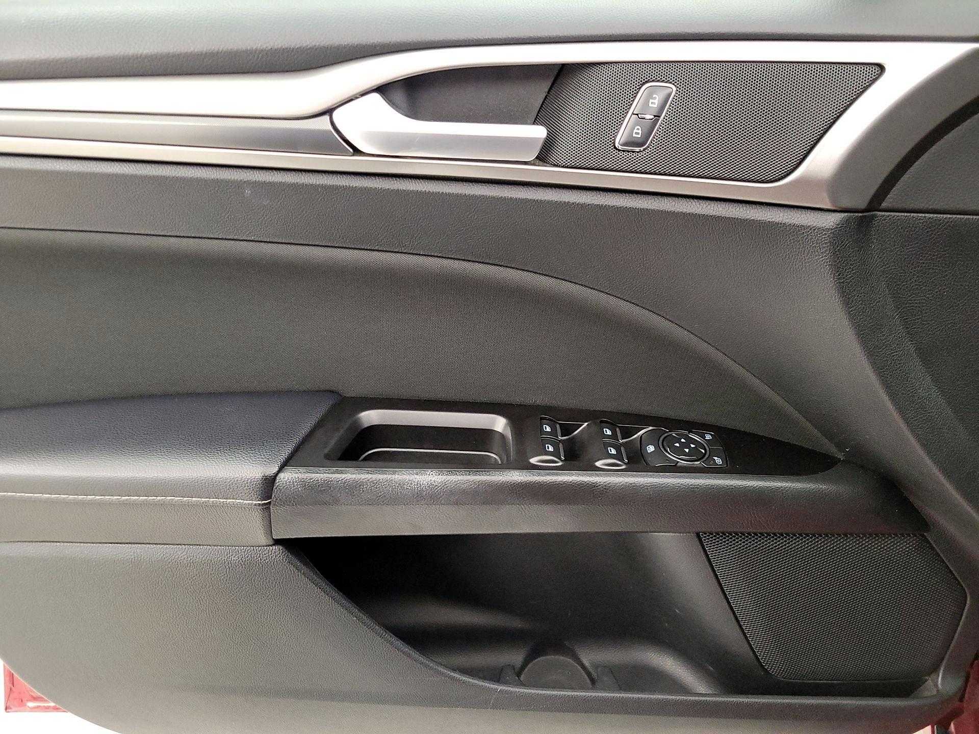 Thumbnail: 2017 Ford Fusion - 12