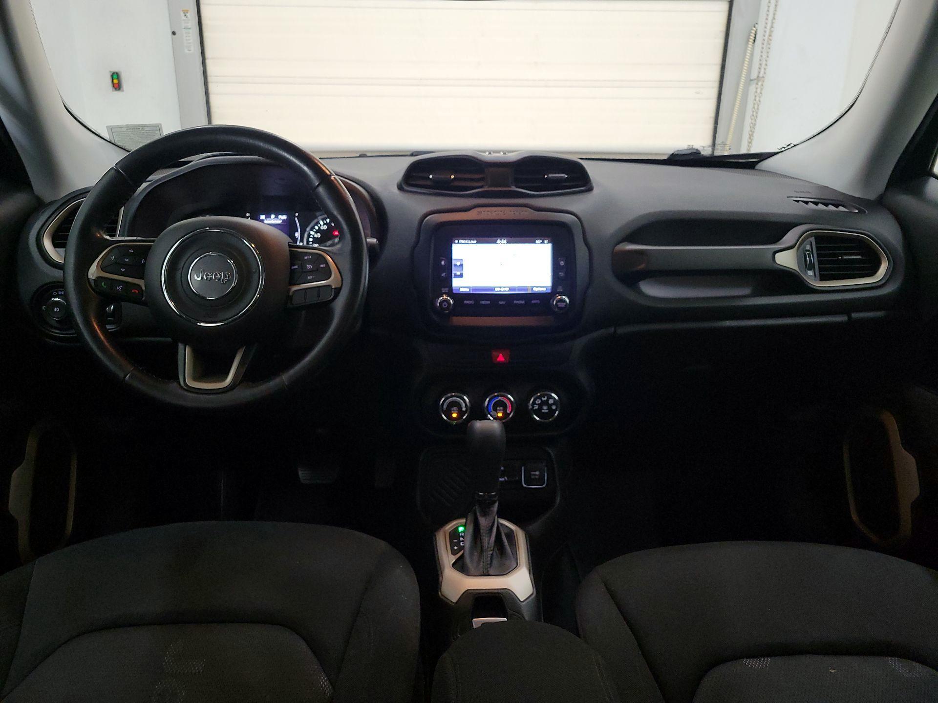 Thumbnail: 2016 Jeep Renegade - 9