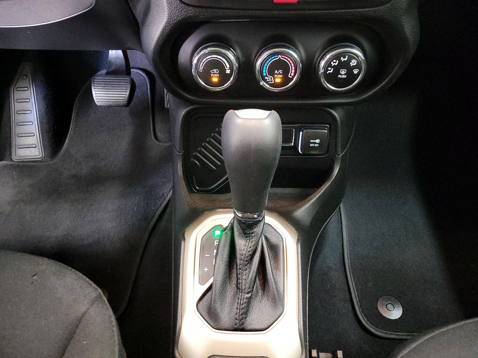 Thumbnail: 2016 Jeep Renegade - 18