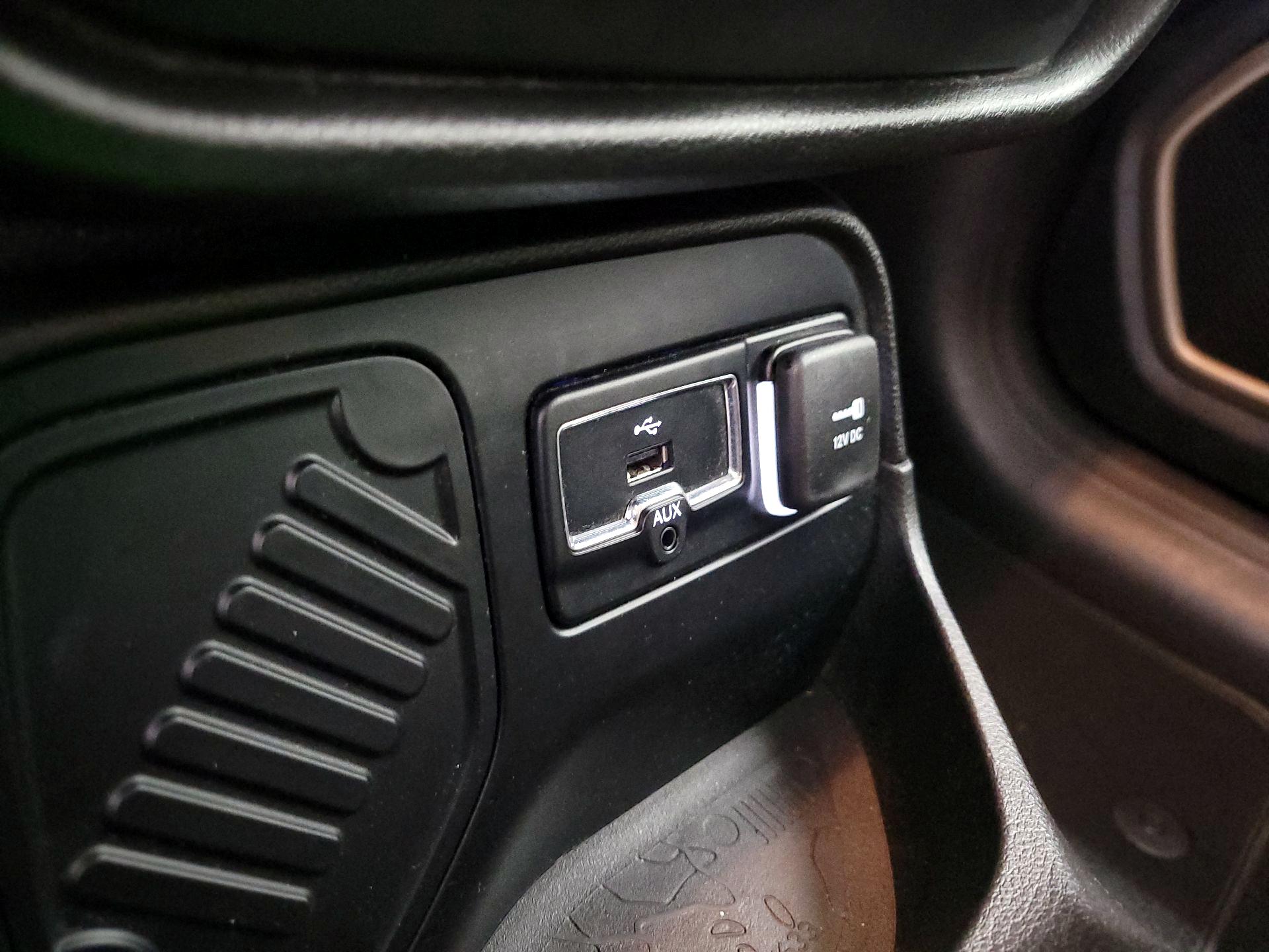 Thumbnail: 2016 Jeep Renegade - 19