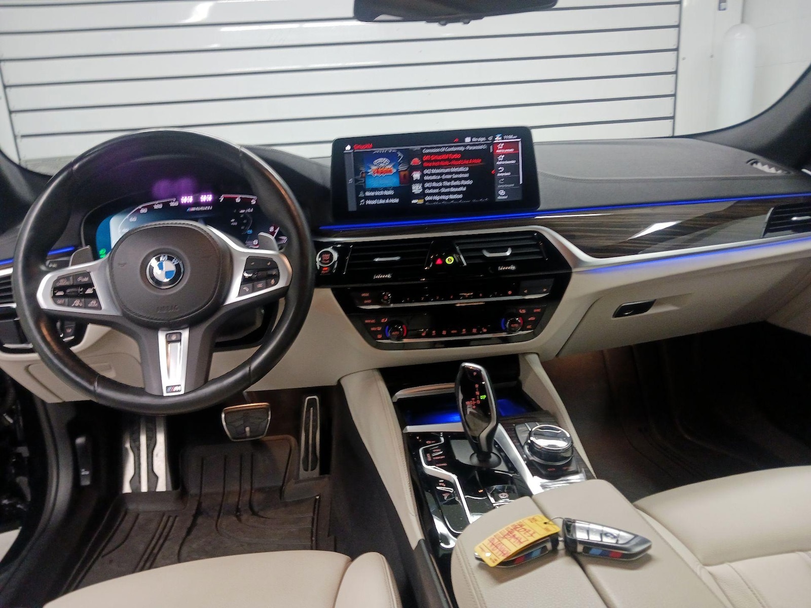 2023 BMW 5 Series M550i - Photo 10