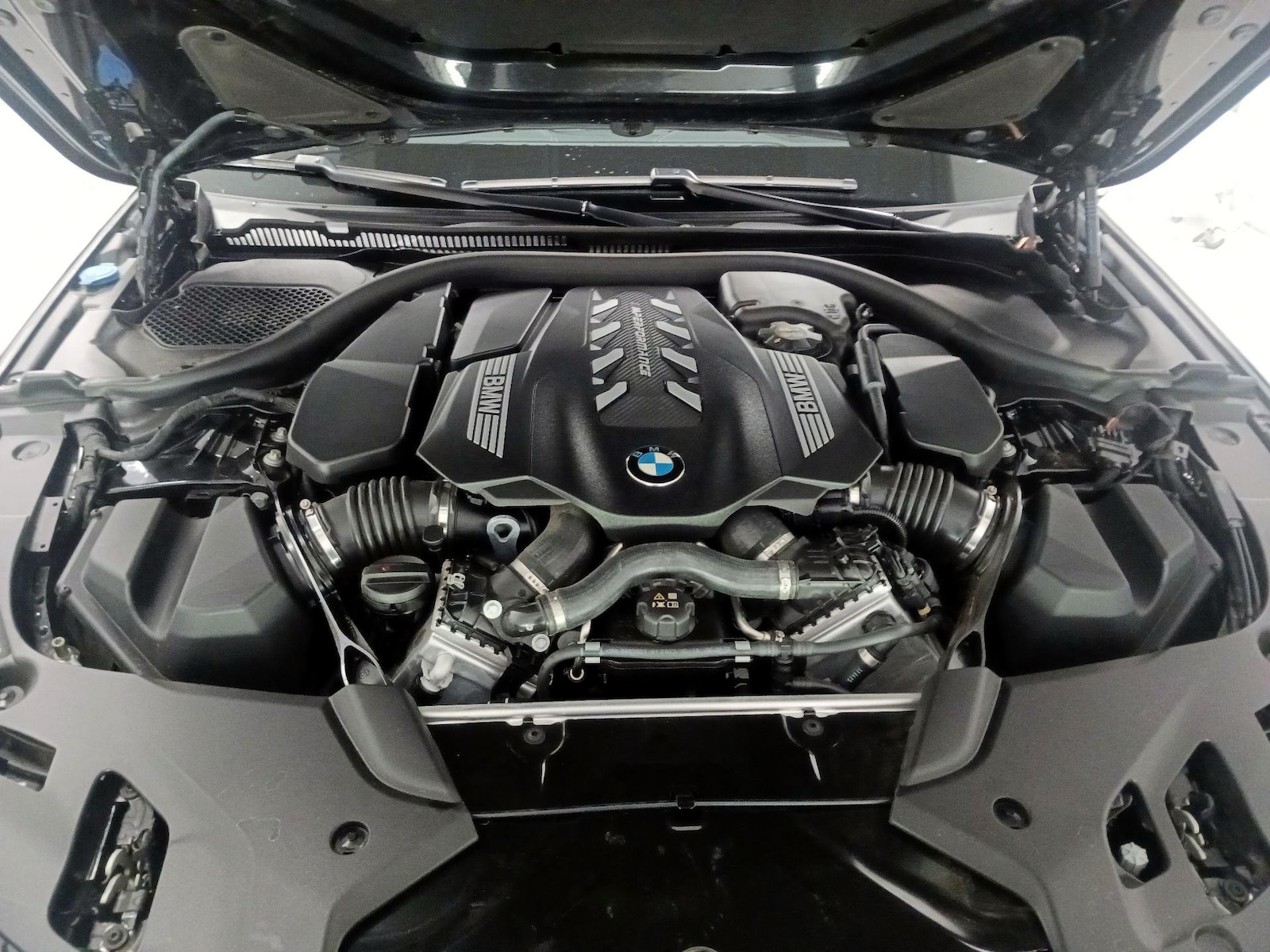 2023 BMW 5 Series M550i - Photo 18