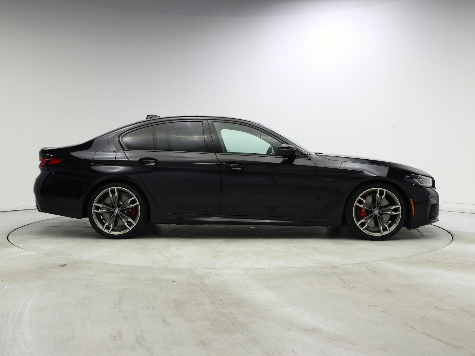 2023 BMW 5 Series M550i - Photo 8