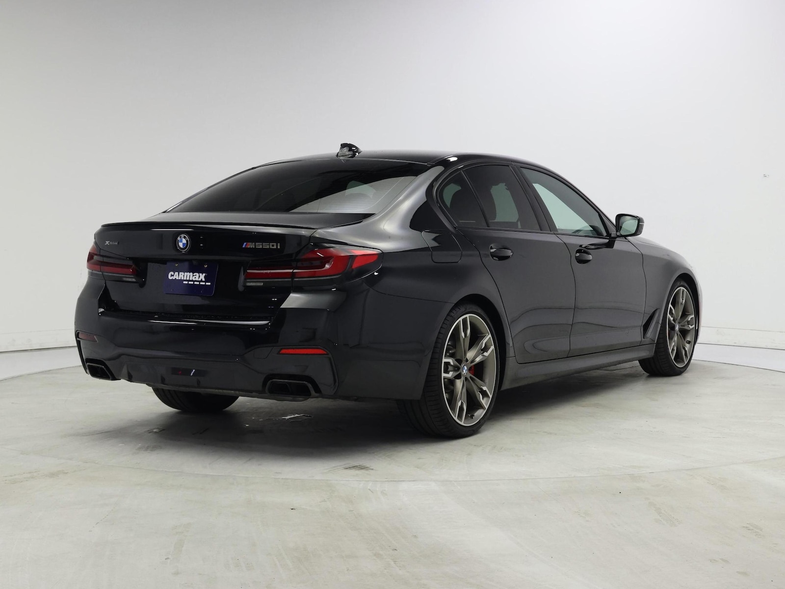 2023 BMW 5 Series M550i - Photo 9