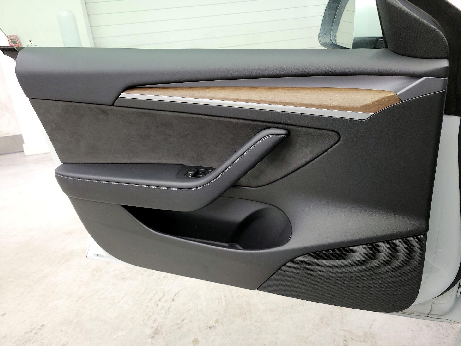 Thumbnail: 2022 Tesla Model 3 - 10