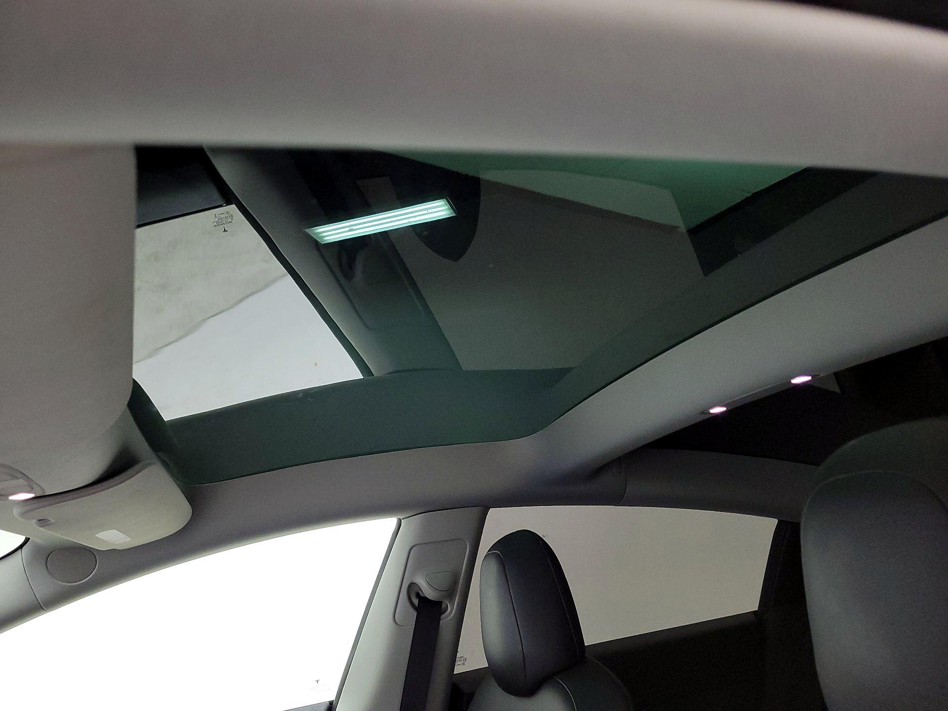 Thumbnail: 2022 Tesla Model 3 - 16