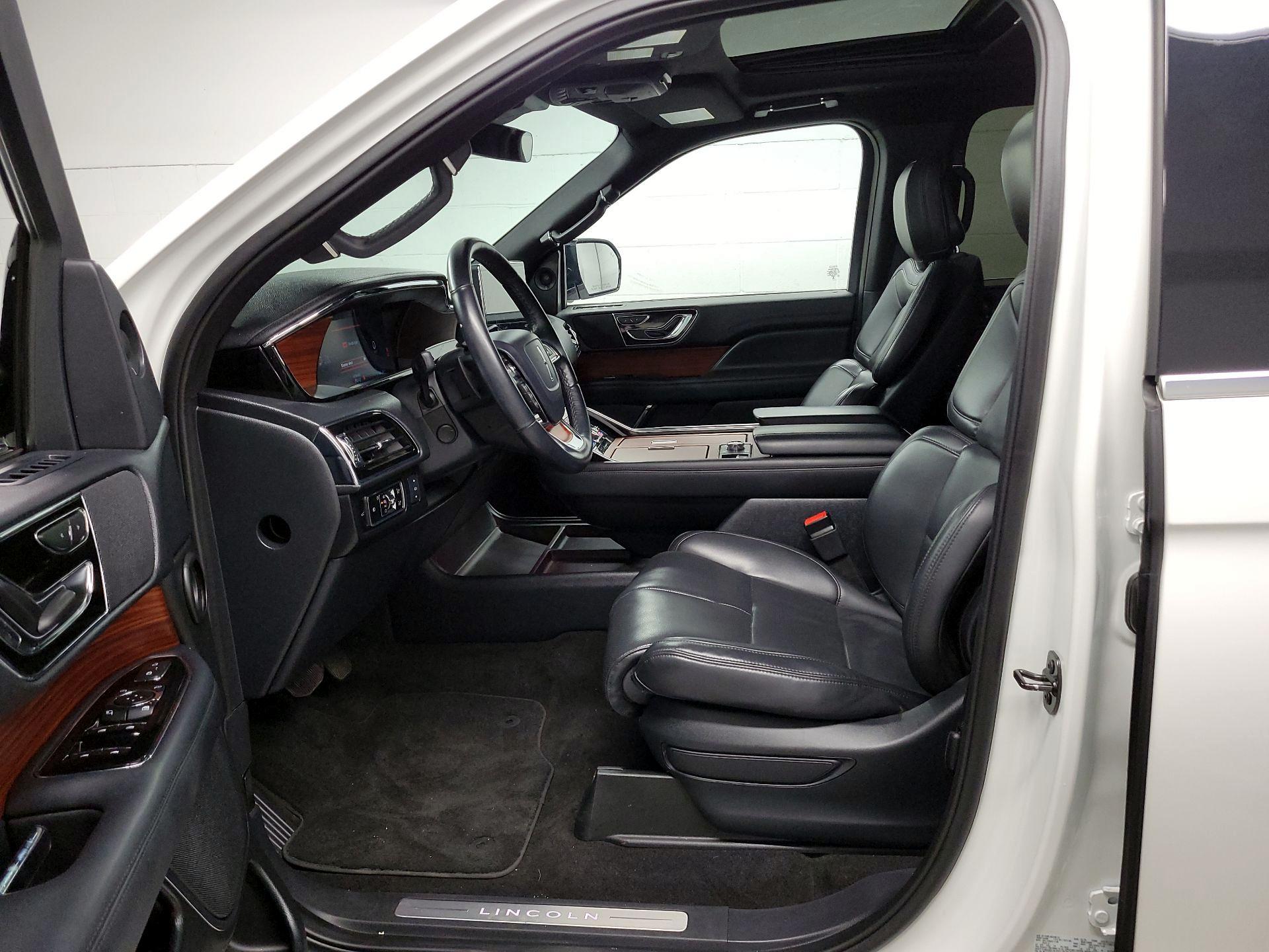 Thumbnail: 2024 Lincoln Navigator - 11