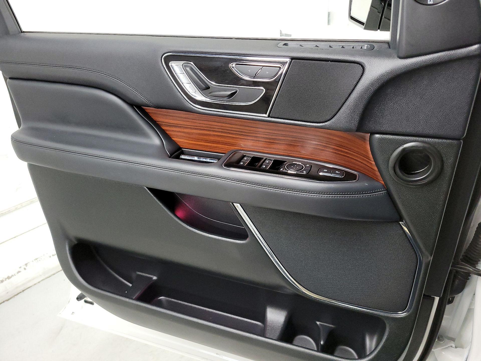 Thumbnail: 2024 Lincoln Navigator - 12