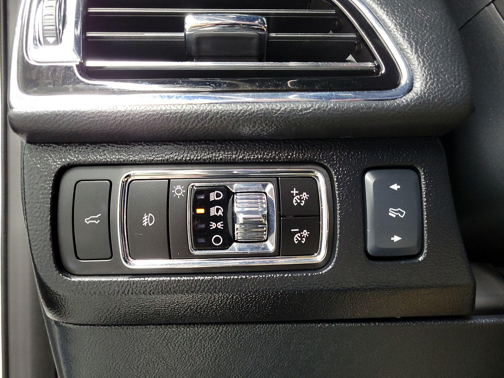 Thumbnail: 2024 Lincoln Navigator - 13
