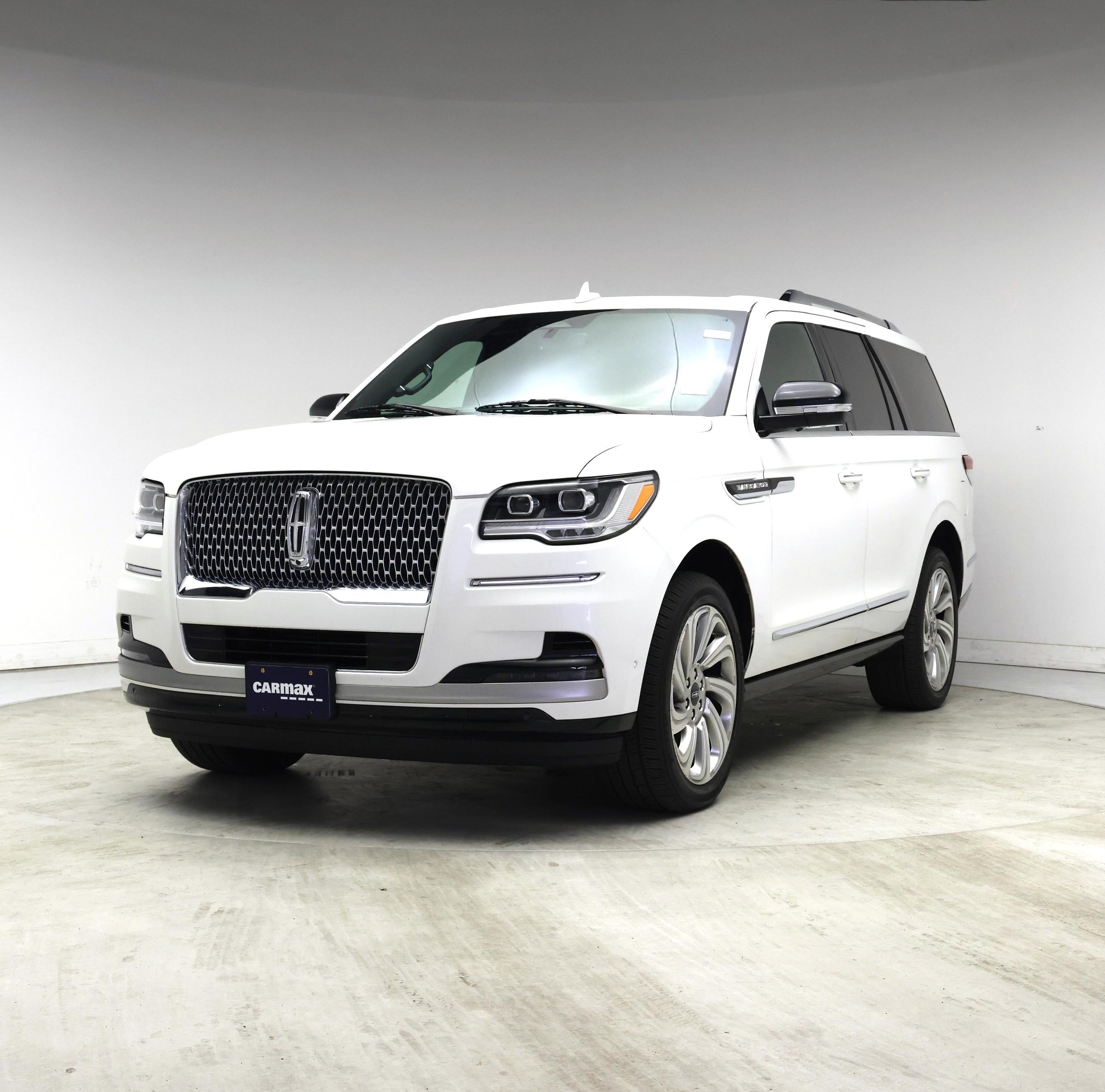 Thumbnail: 2024 Lincoln Navigator - 4