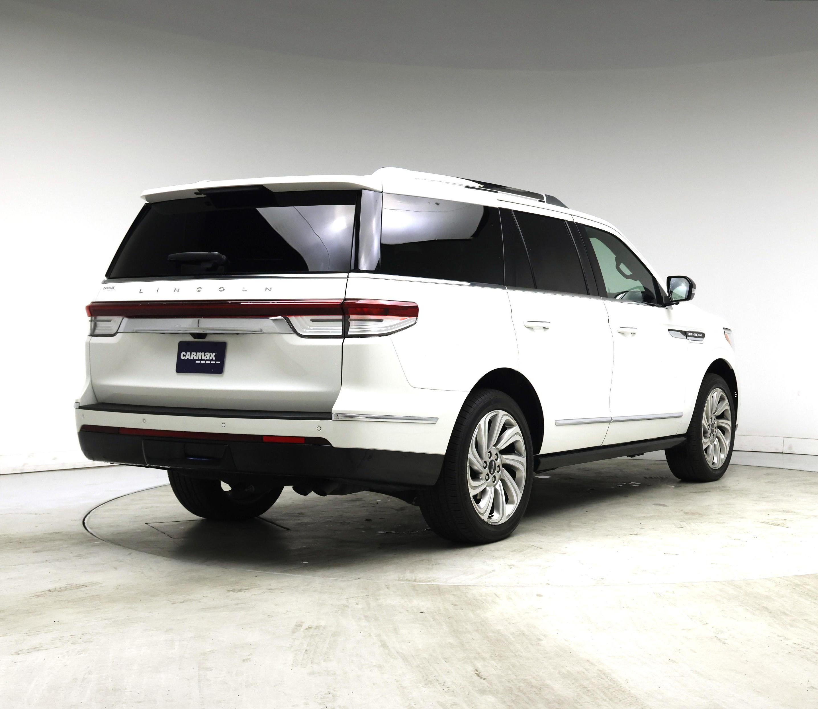 Thumbnail: 2024 Lincoln Navigator - 8