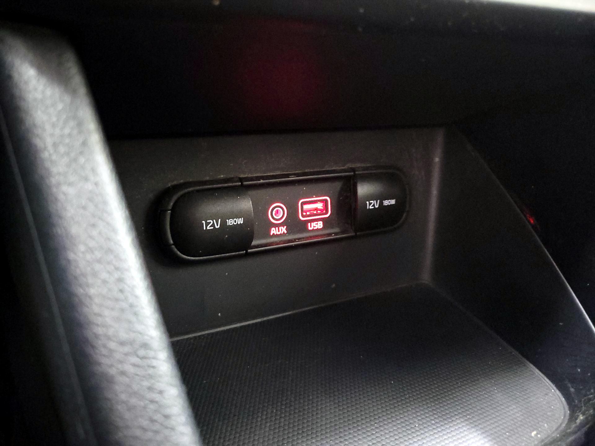 Thumbnail: 2019 Kia Niro - 18