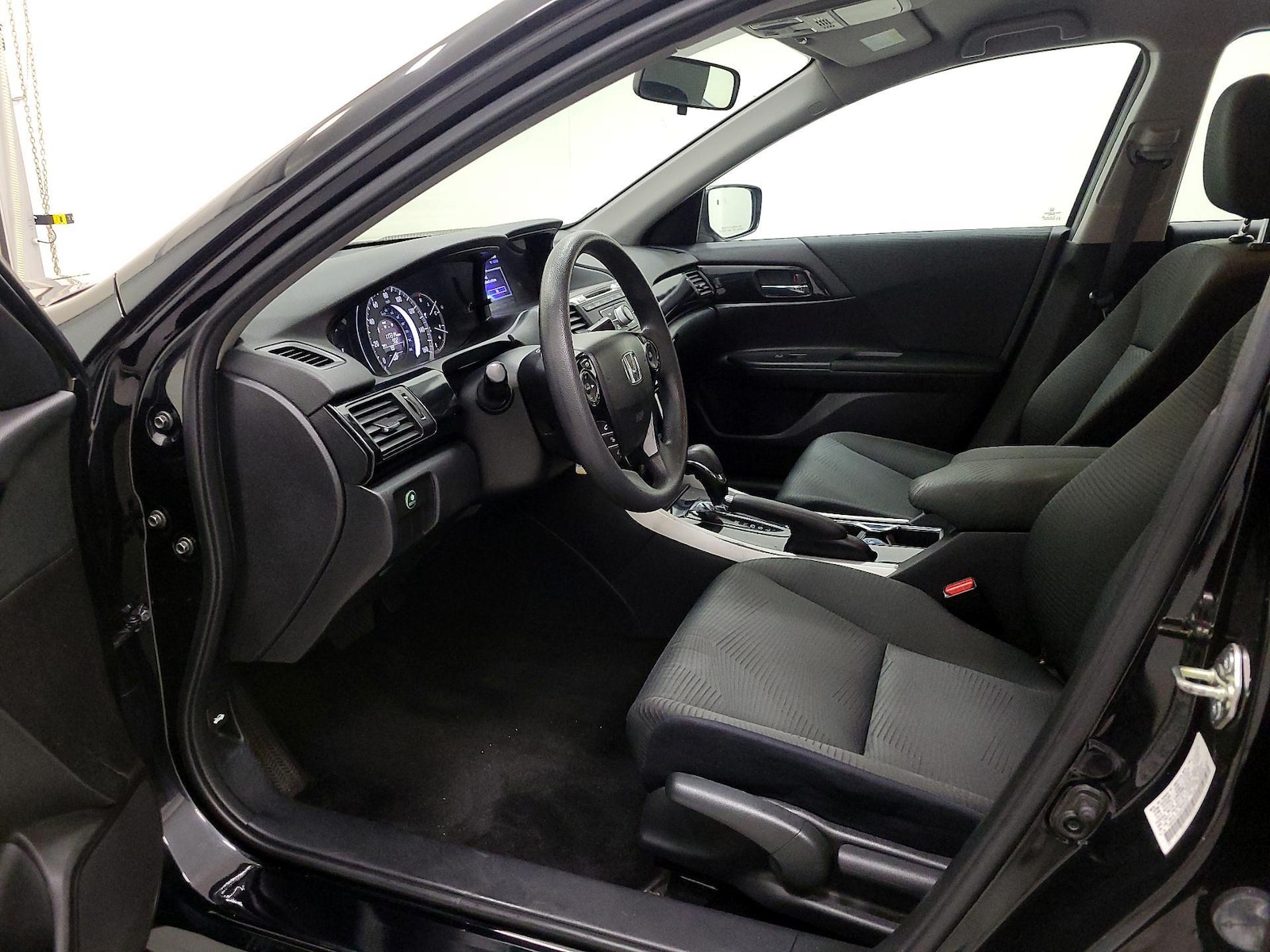 2017 Honda Accord LX - Photo 12