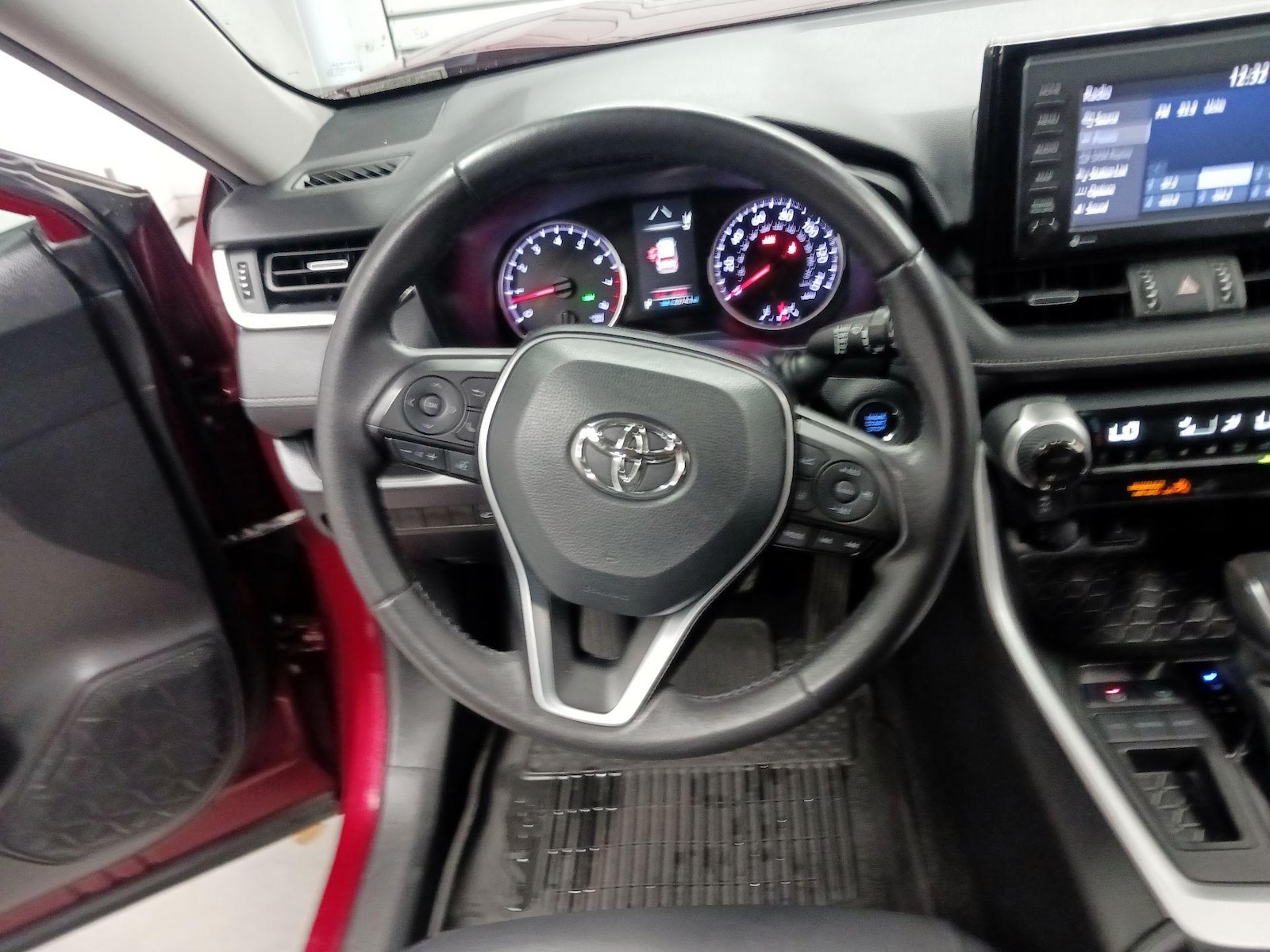 2022 Toyota RAV4 XLE Premium - Photo 11