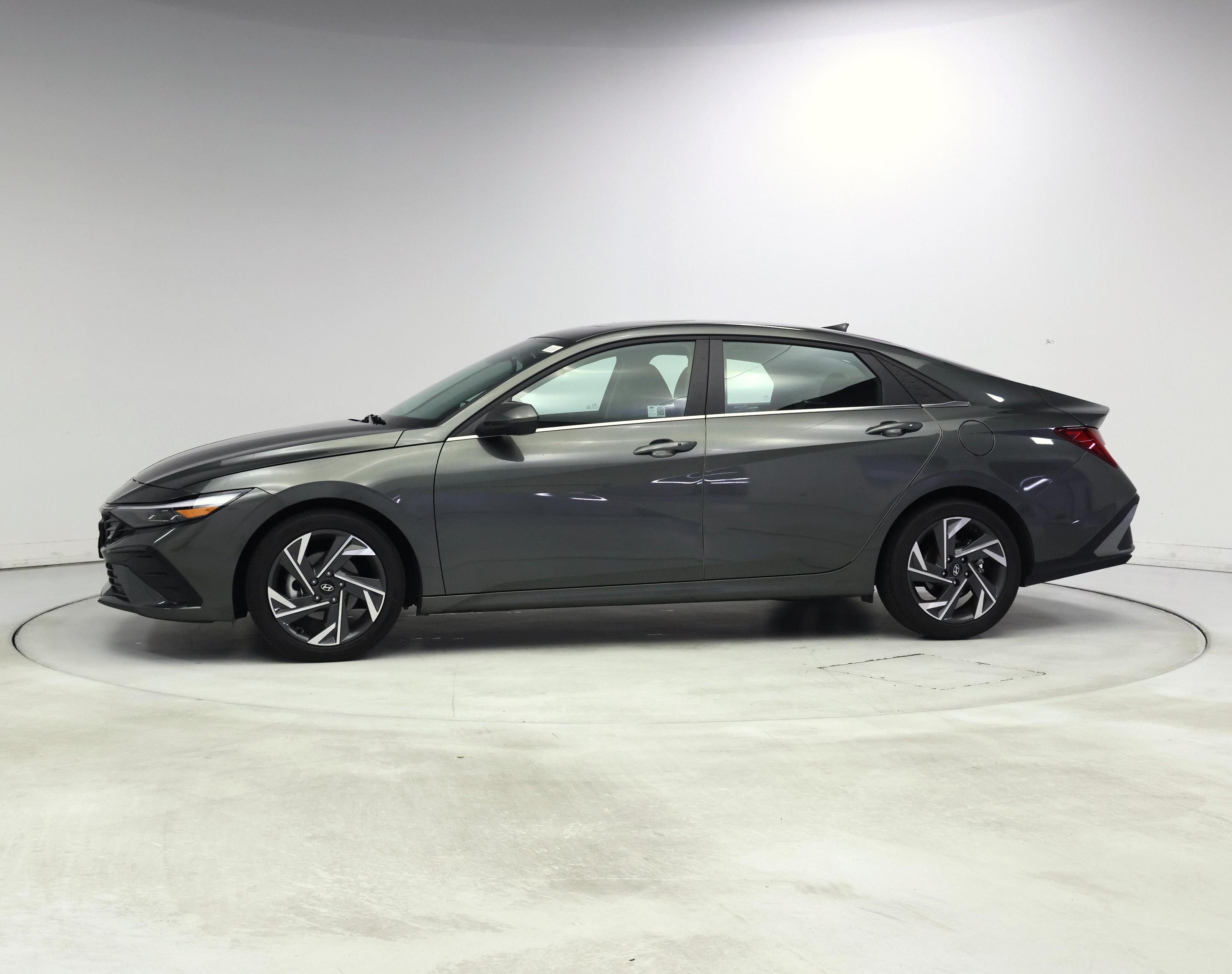 Thumbnail: 2024 Hyundai Elantra - 3