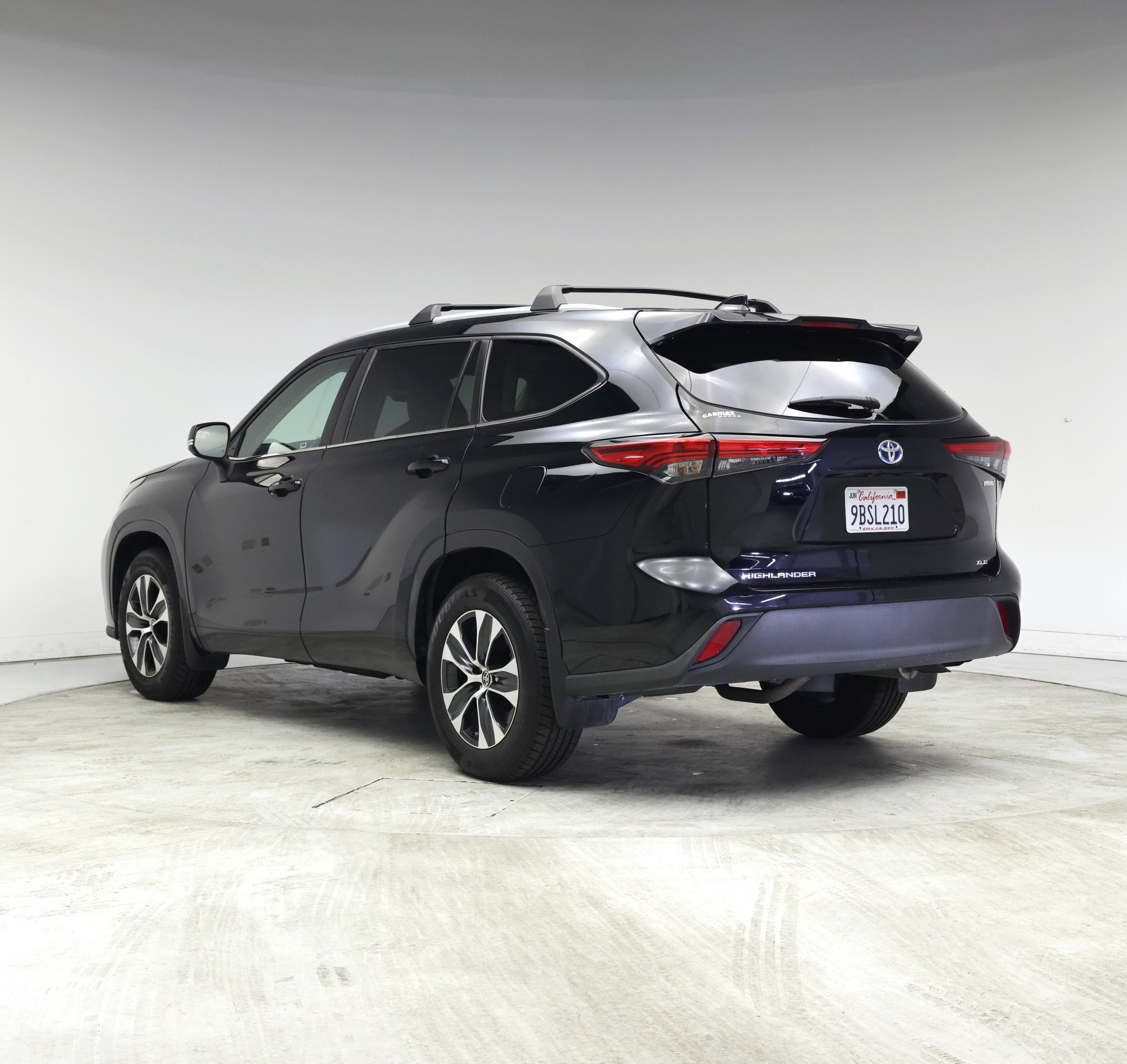 Thumbnail: 2022 Toyota Highlander - 2