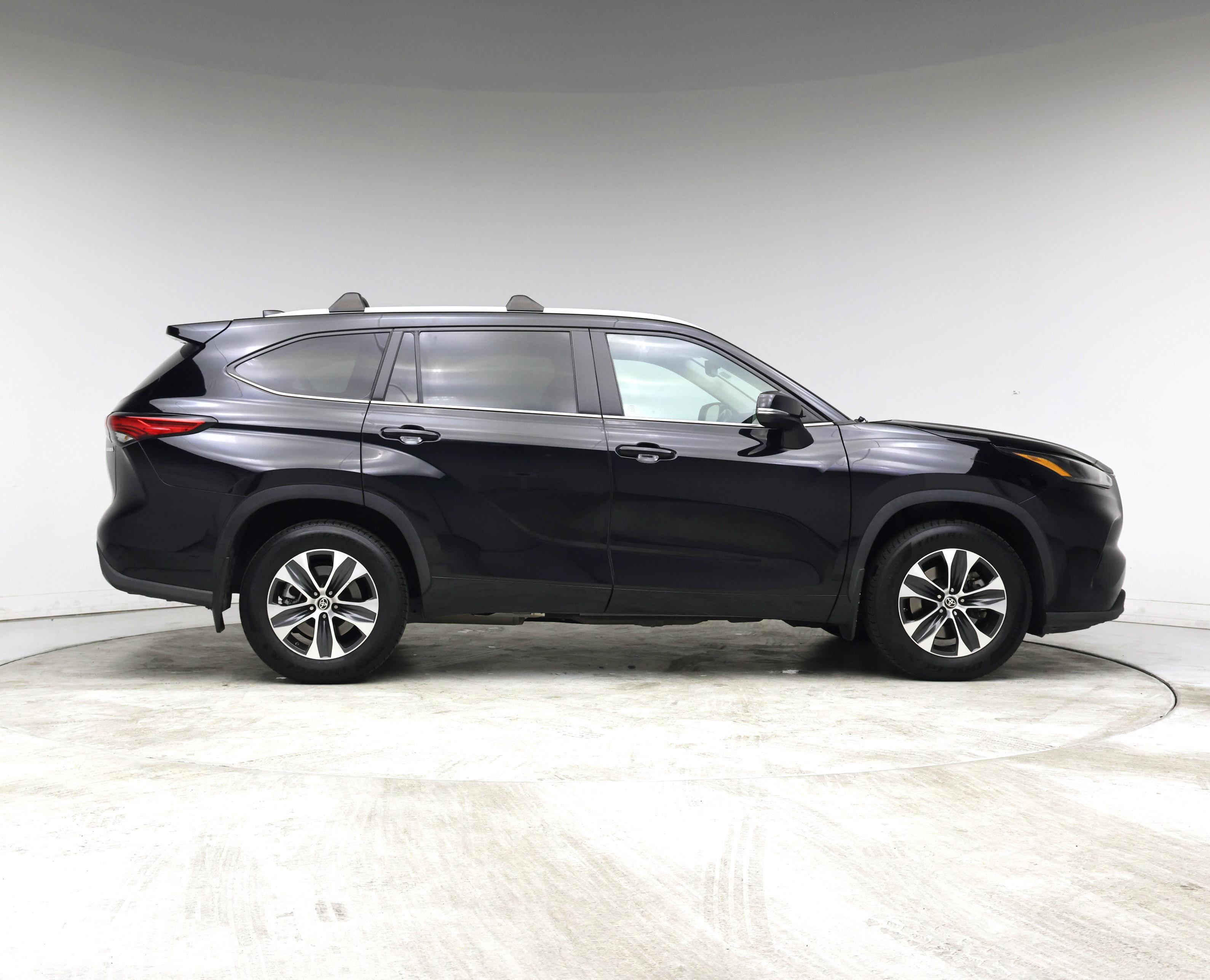Thumbnail: 2022 Toyota Highlander - 7