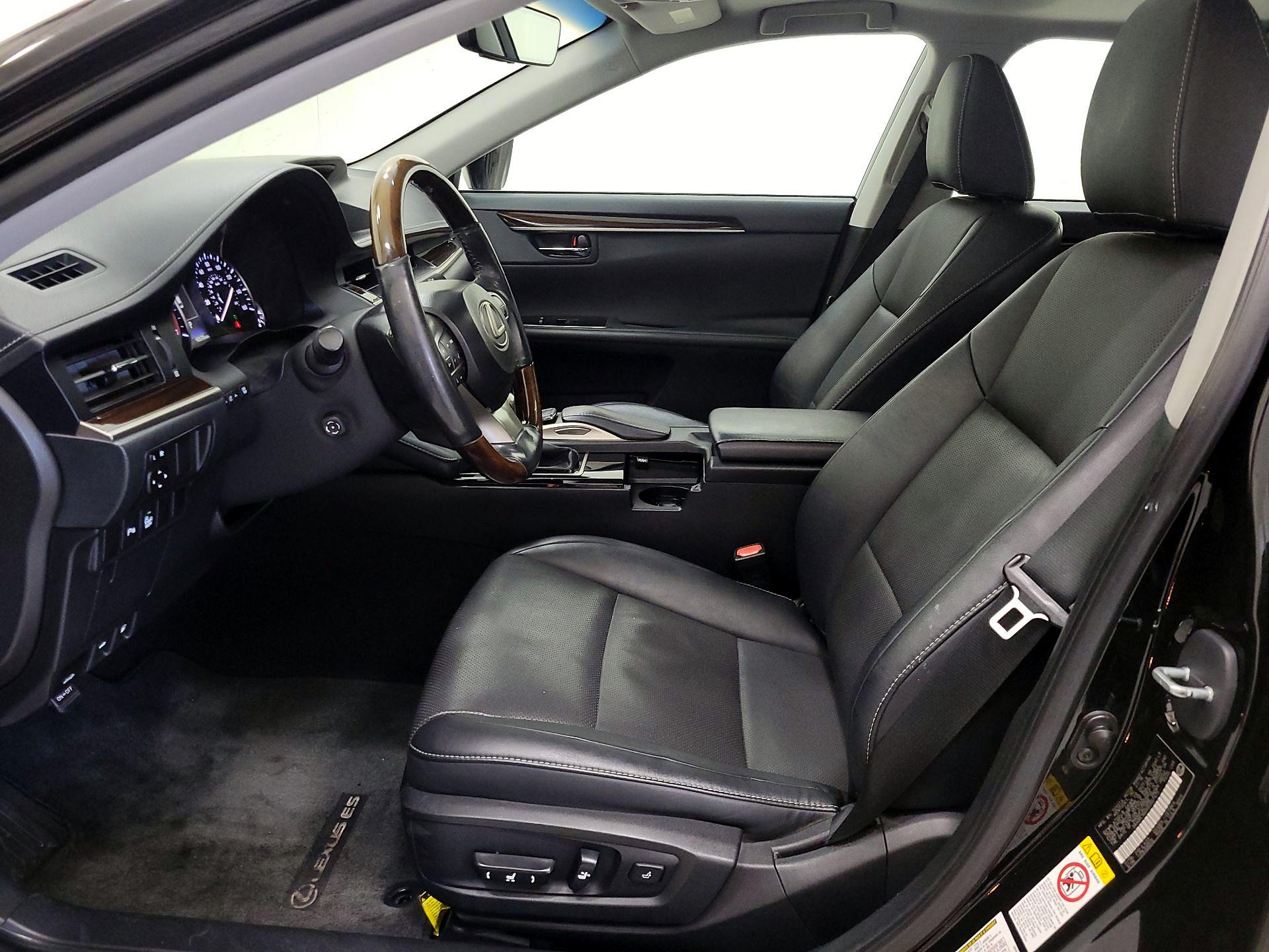 Thumbnail: 2016 Lexus ES - 11