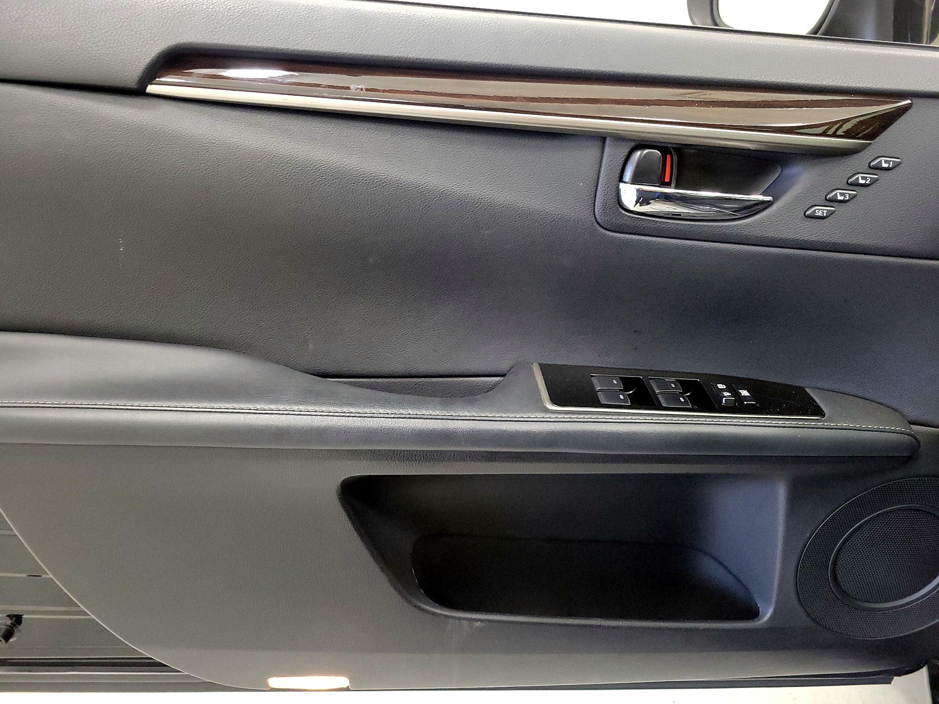 Thumbnail: 2016 Lexus ES - 12