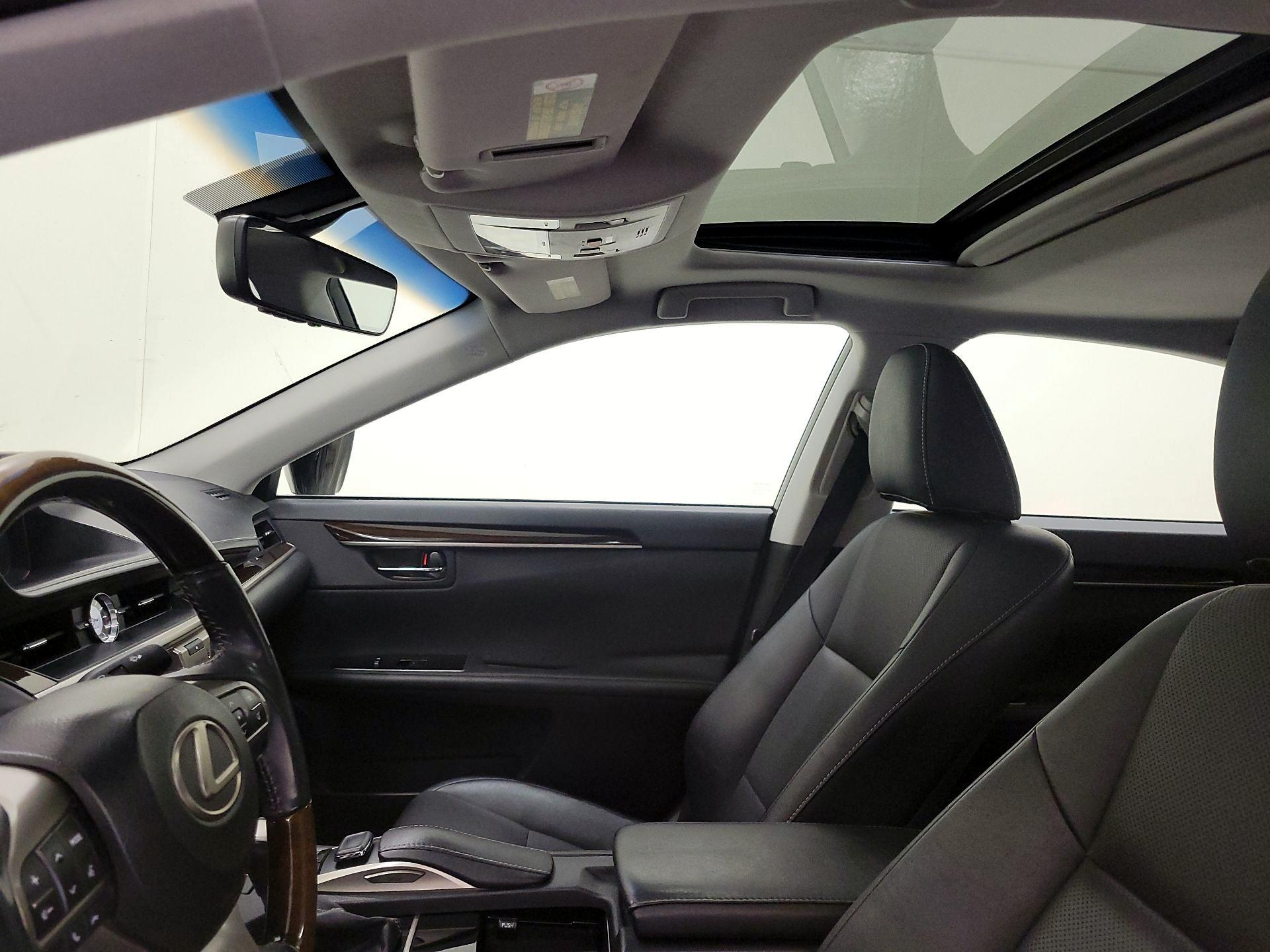 Thumbnail: 2016 Lexus ES - 20