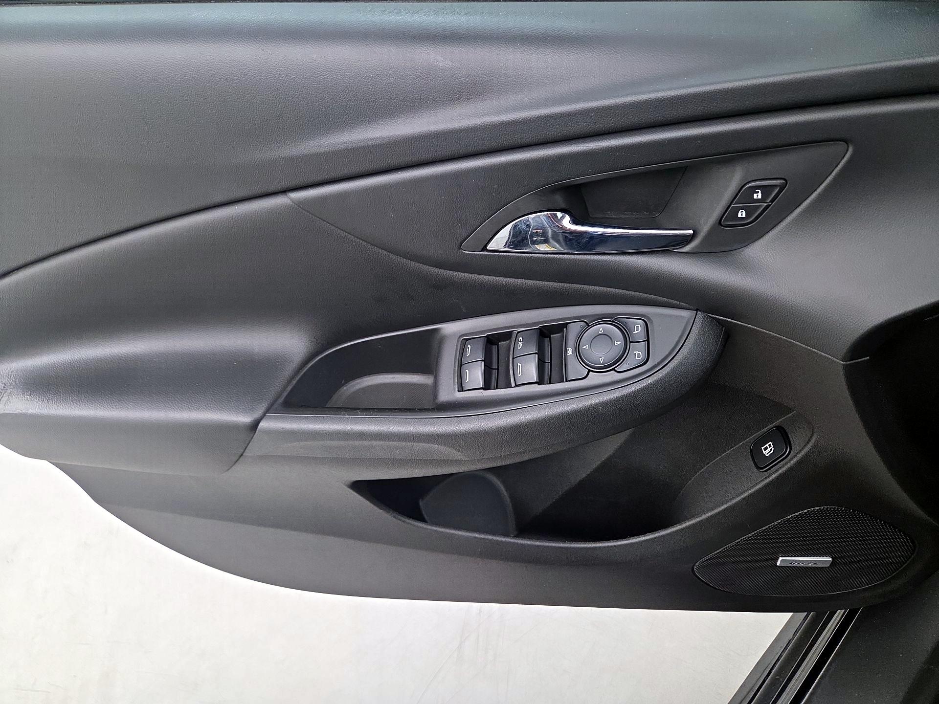 Thumbnail: 2016 Chevrolet Volt - 12