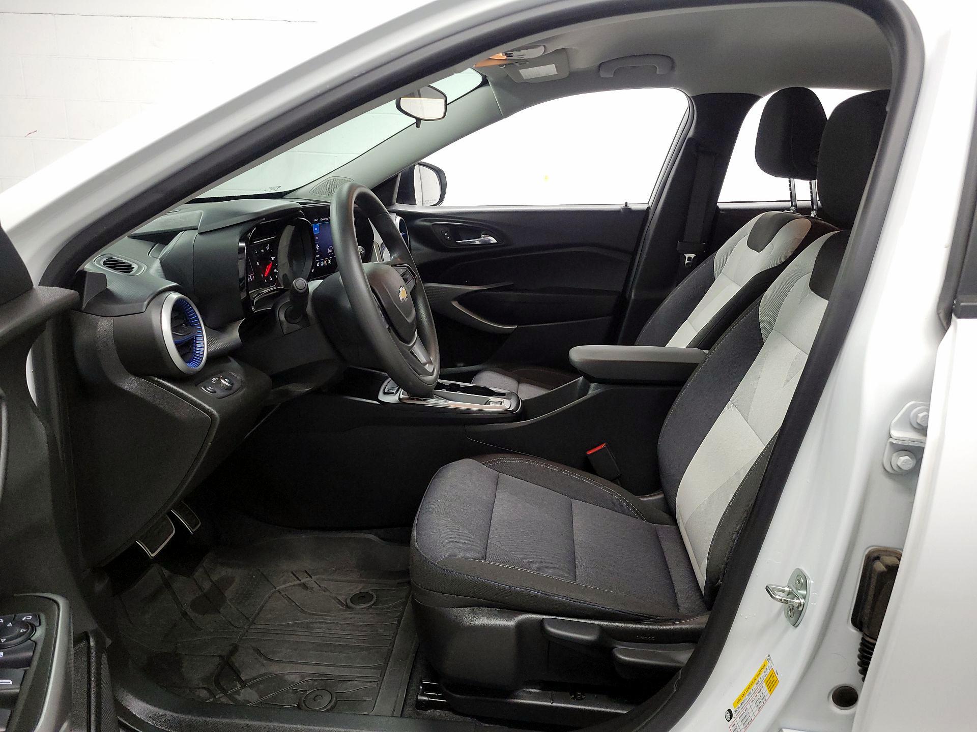 Thumbnail: 2024 Chevrolet Trax - 9